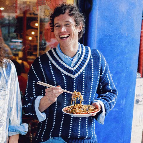 Quelles couleurs de pulls sont intemporelles et faciles à assortir ?