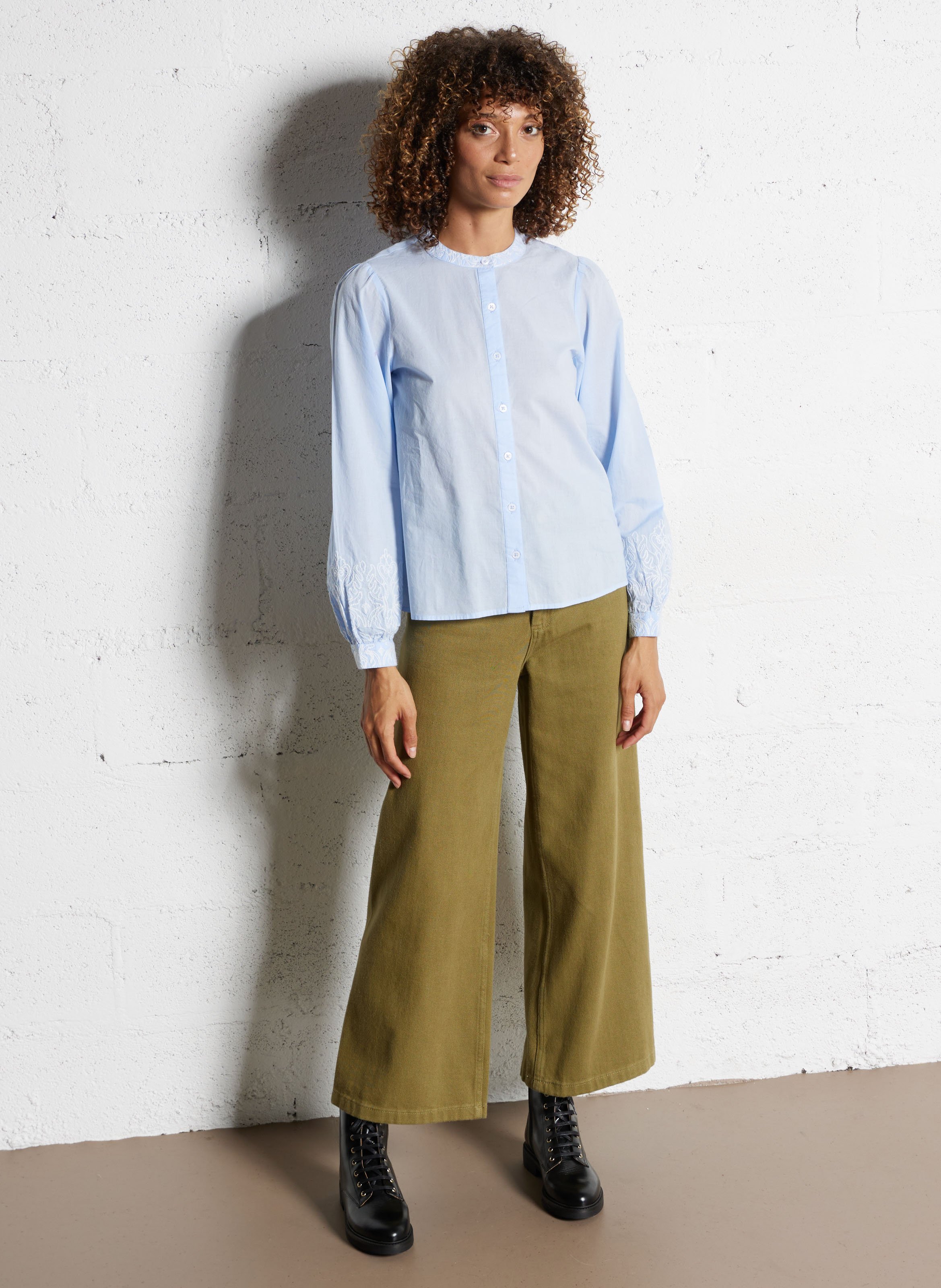 Chemise droite col officier en coton brodé LA PETITE ETOILE Bleu