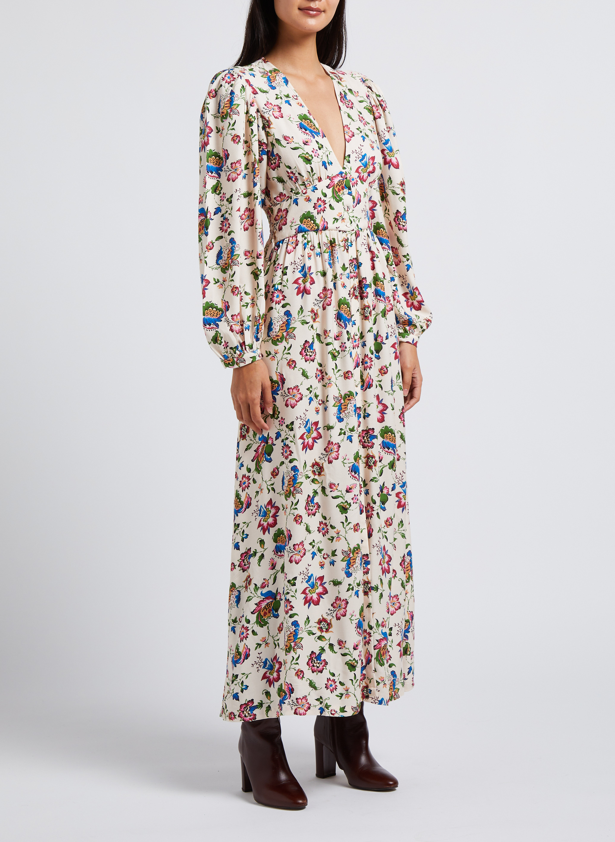 Ausgestelltes Maxikleid mit V-Ausschnitt und Print THE NEW SOCIETY Beige