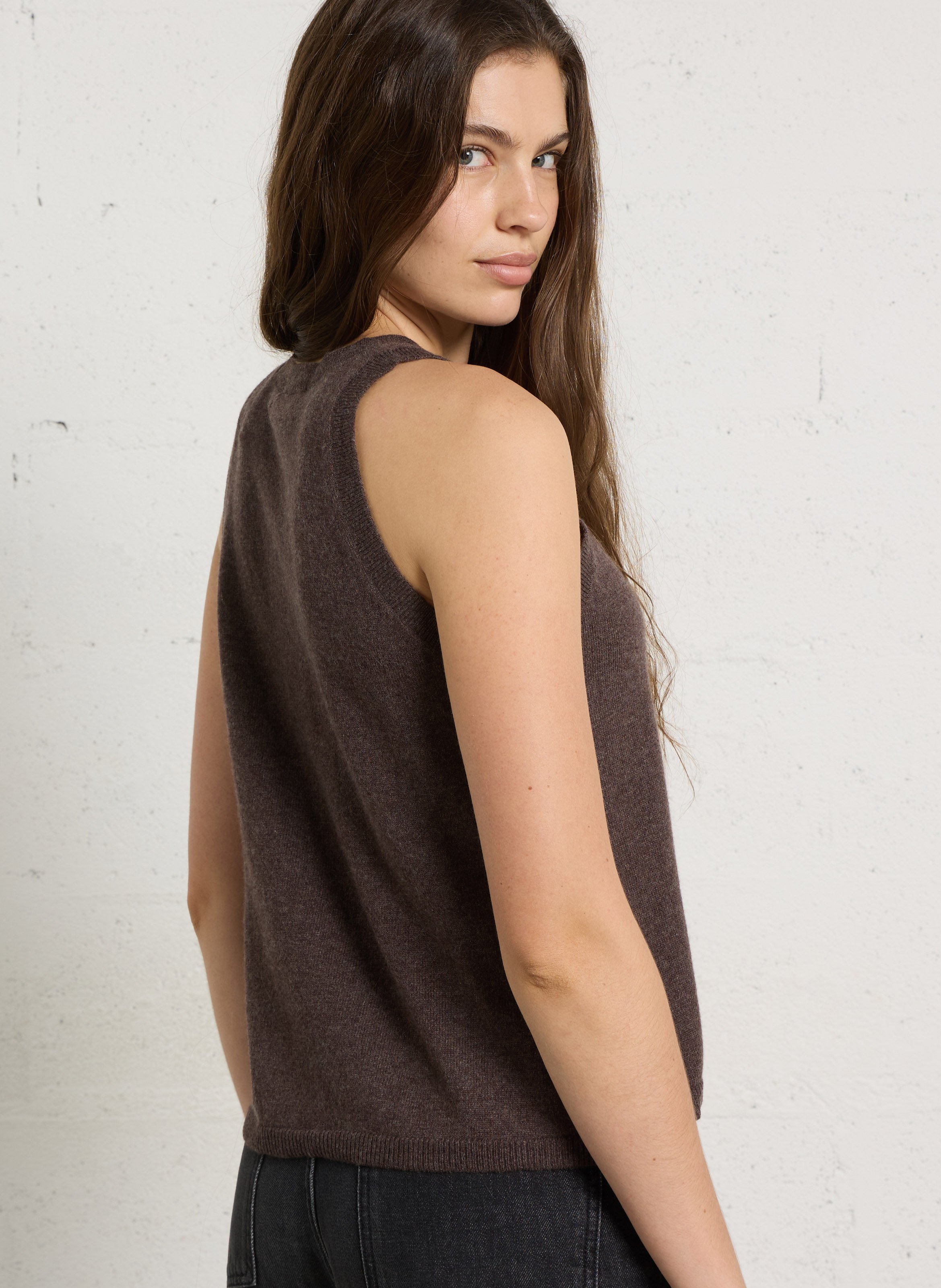 Mouwloze rechte kasjmier top MAJESTIC FILATURES Bruin