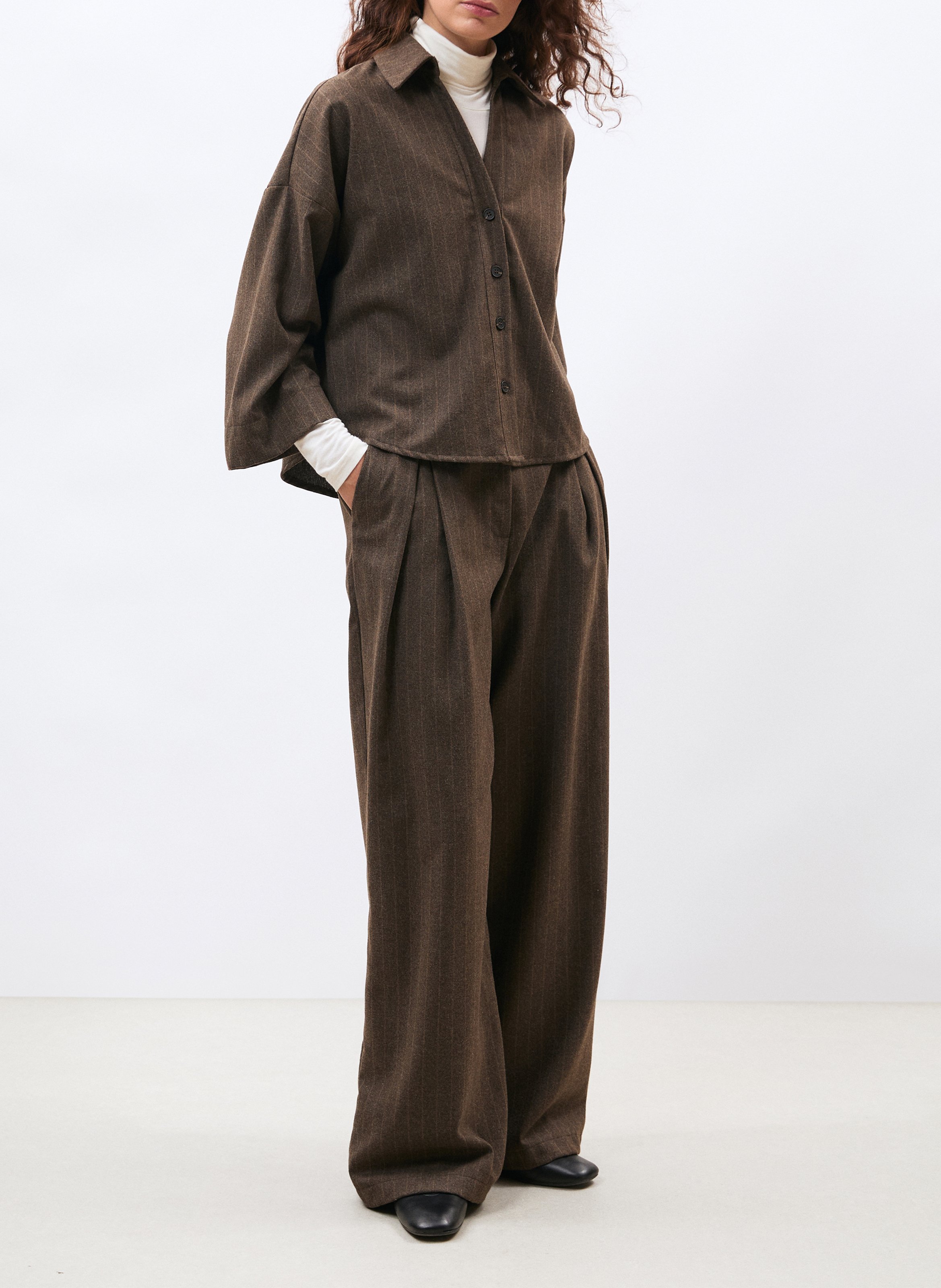 Chemise ample col V à rayures HUMILITY Marron