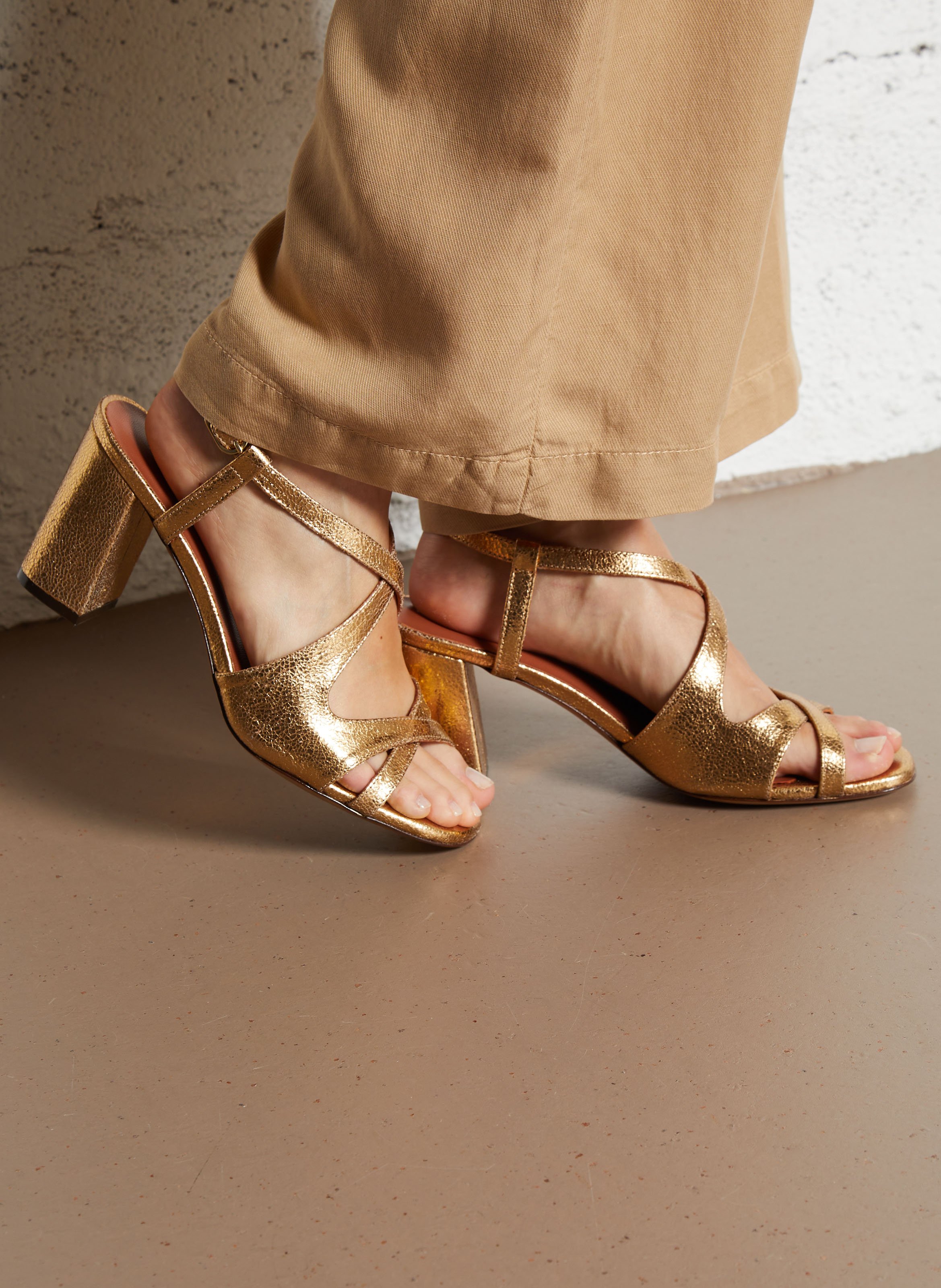 Sandales à talon en cuir métallisé RIVECOUR Doré