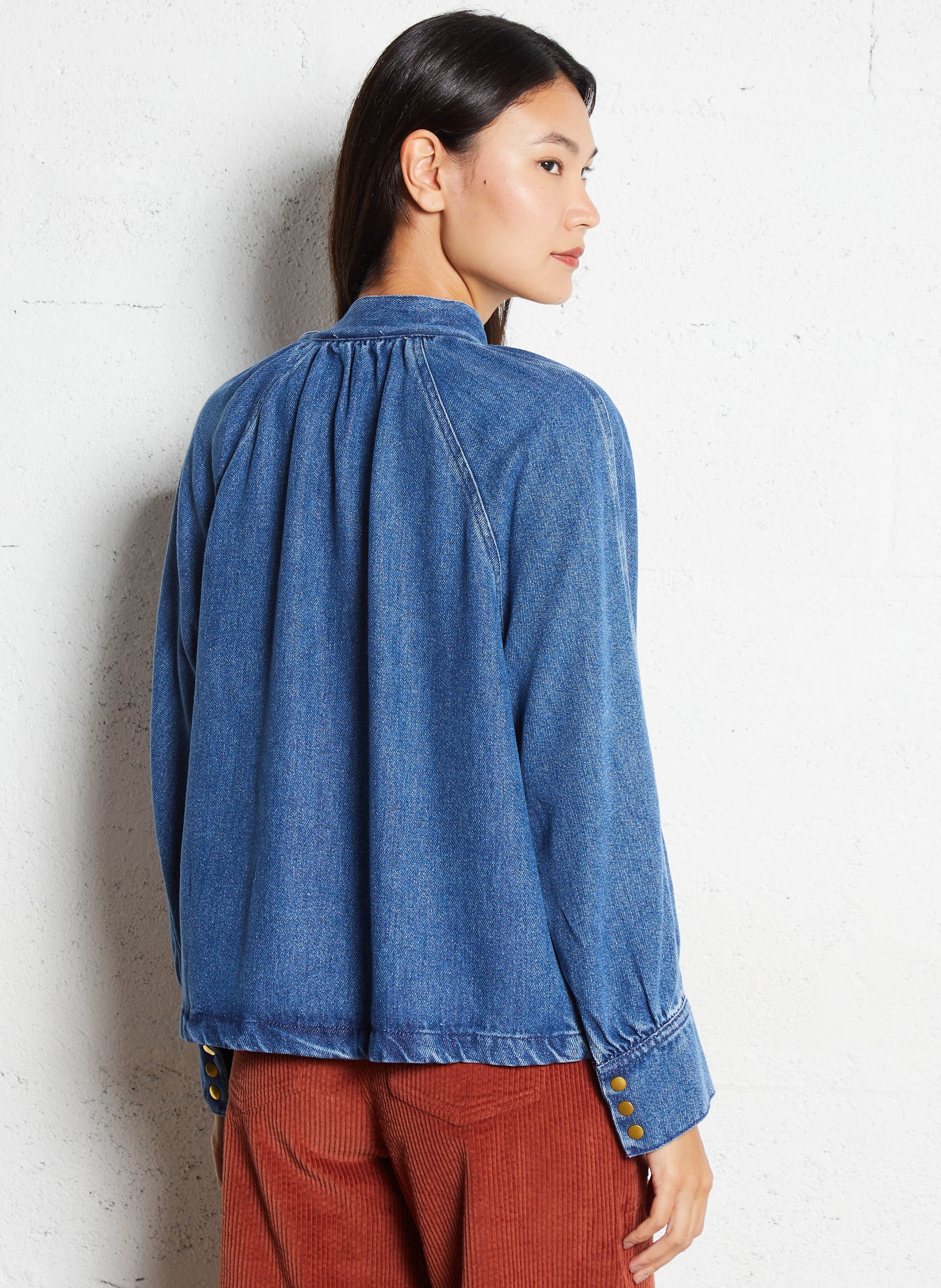 Loose denim blouse with tied collar. DES PETITS HAUTS Blue