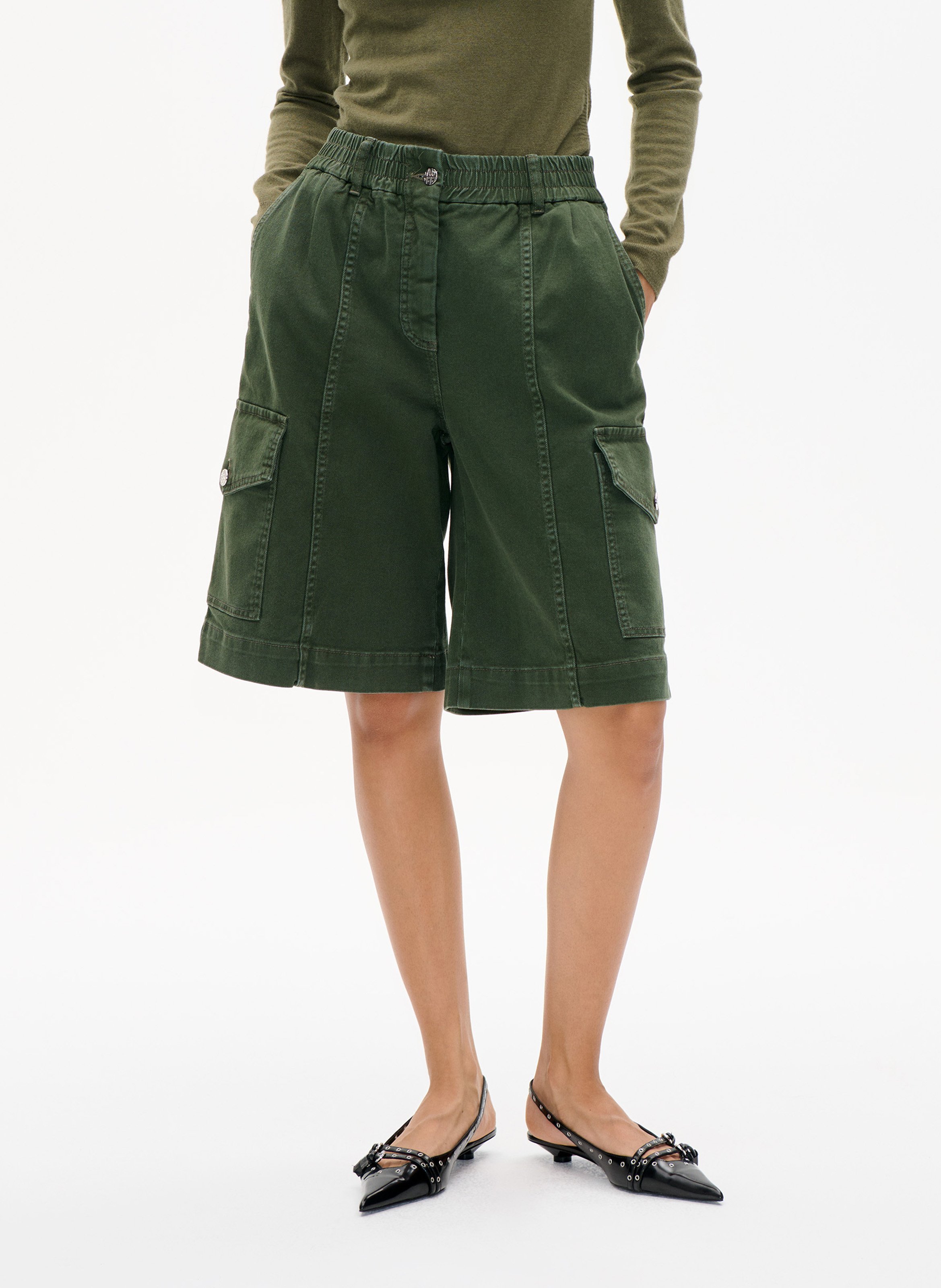 Solid color oversized shorts with pockets BAUM UND PFERDGARTEN Green