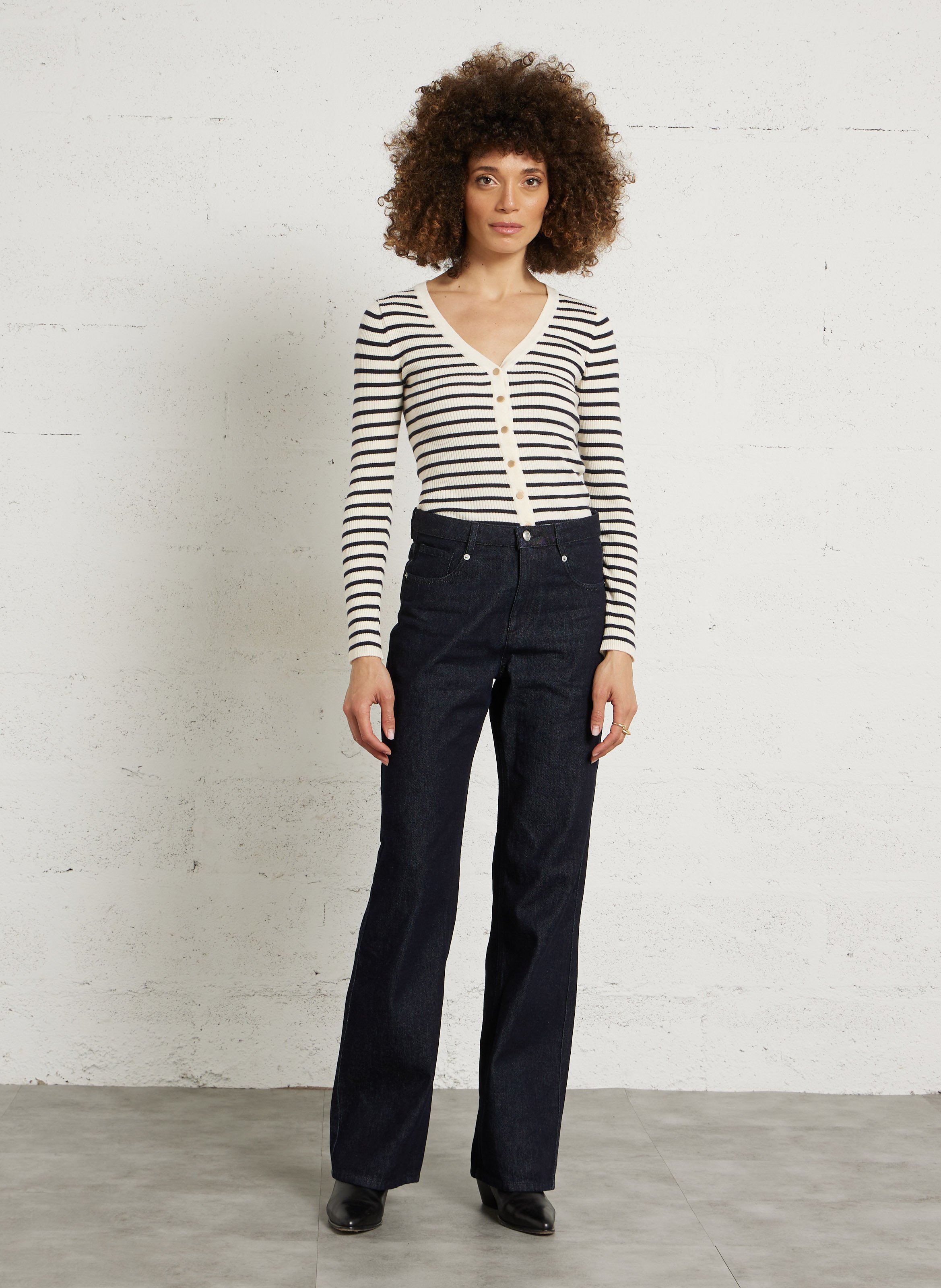 Hoch geschnittene Bootcut-Jeans aus Baumwolle. IKKS Blau