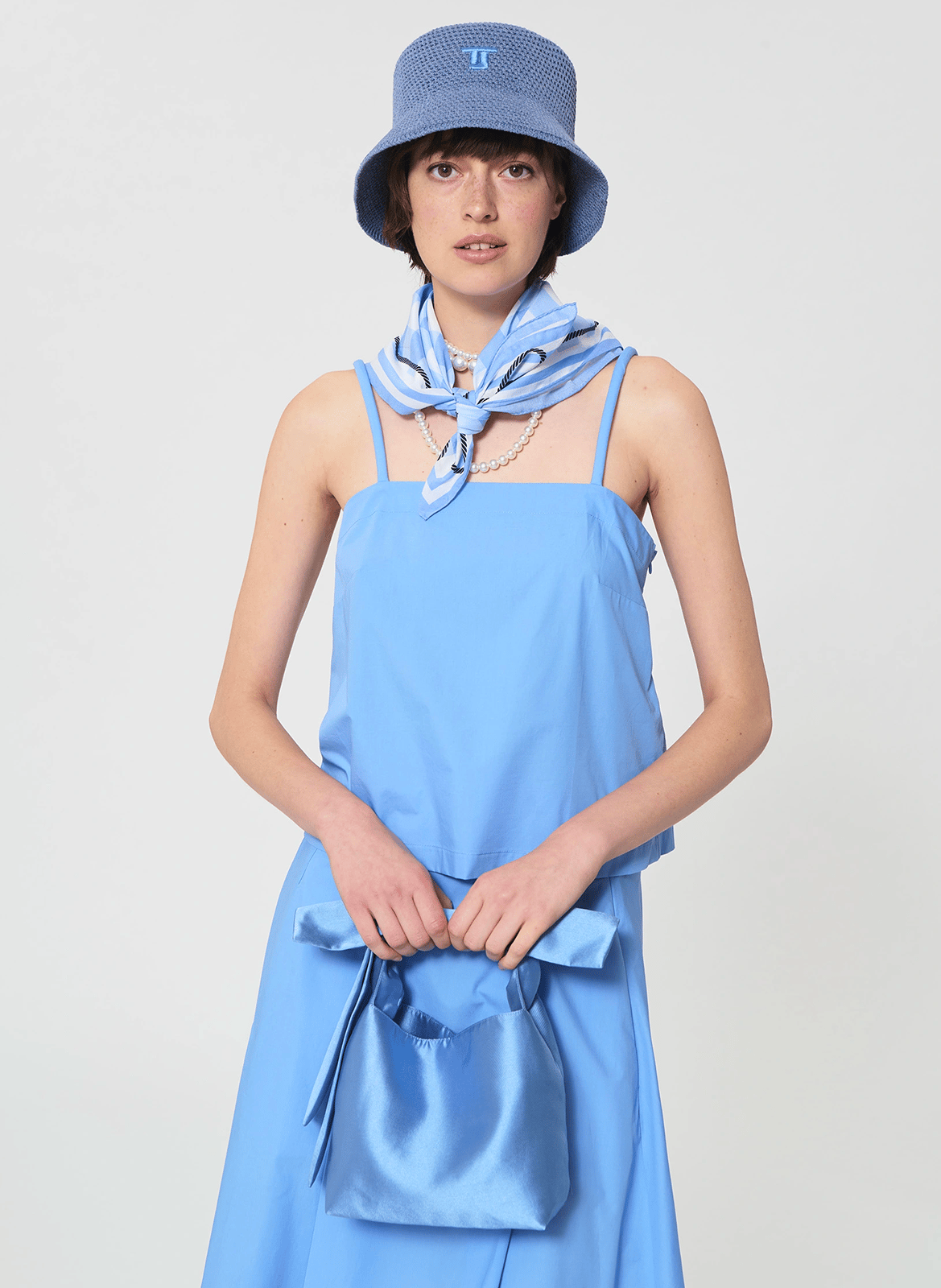 Weiche Satinhandtasche TARA JARMON Blau