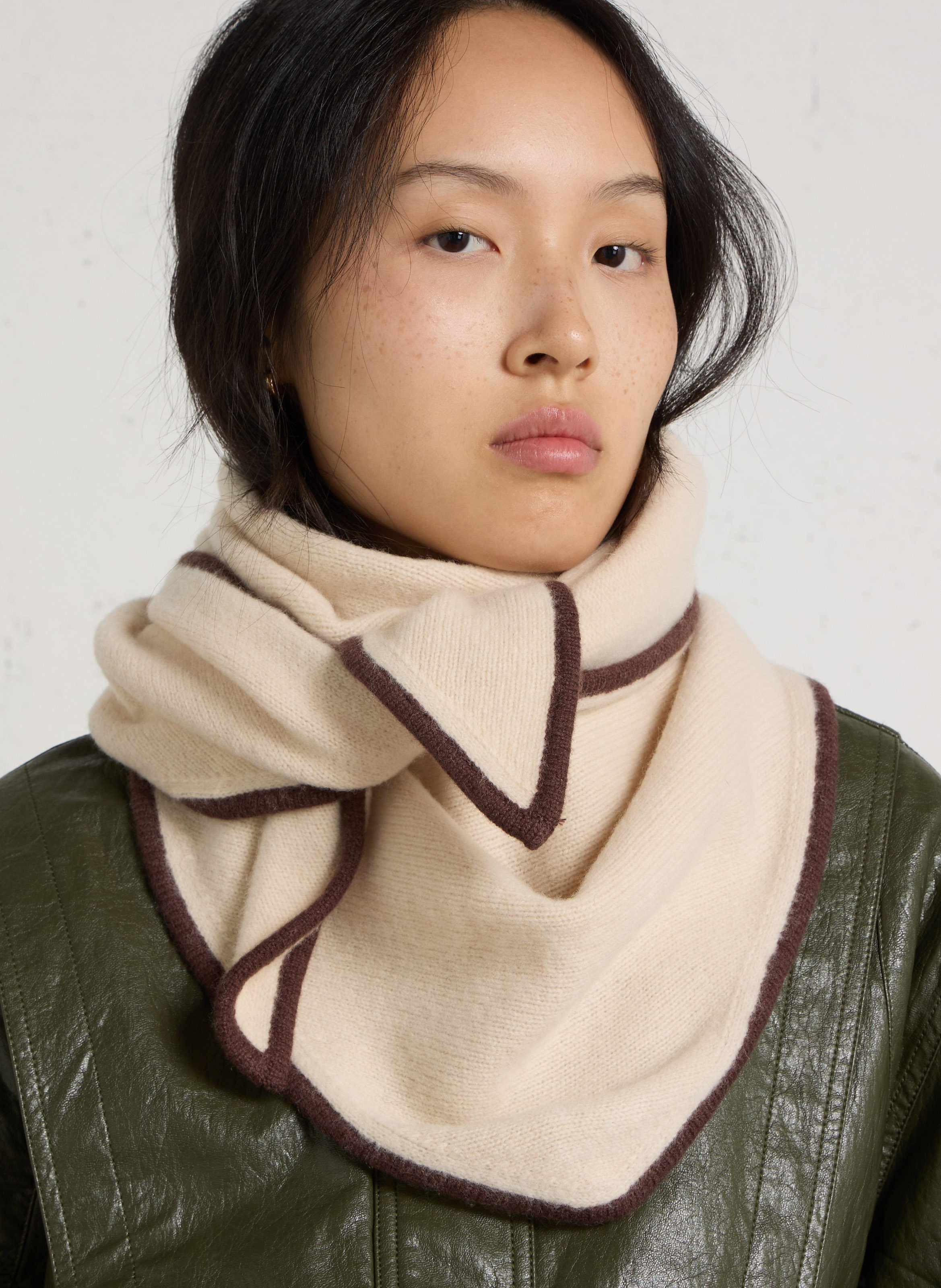 Bi-color merino wool triangle scarf BELLA JONES Beige