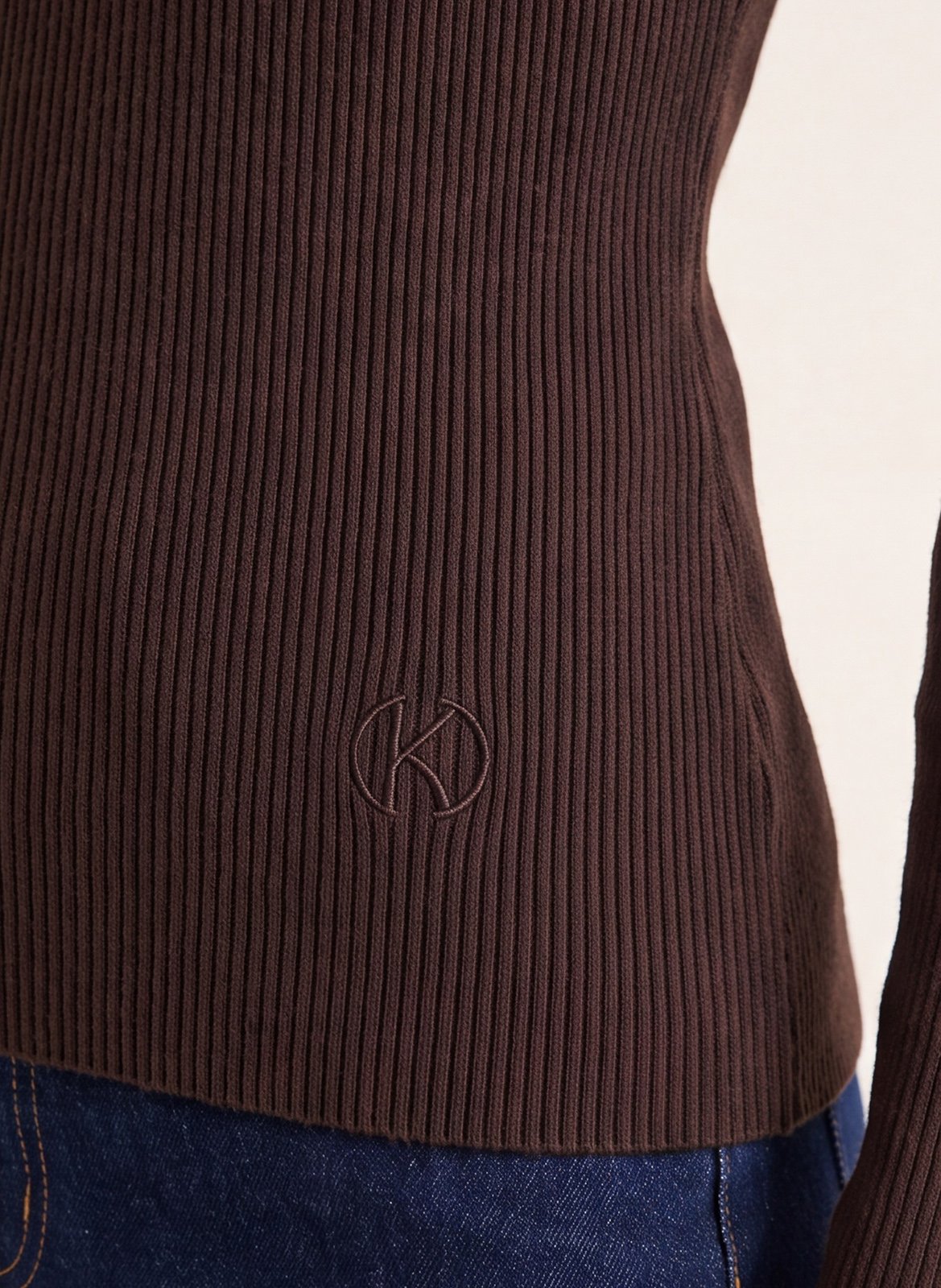 Taillierter Pullover mit Rundhalsausschnitt KOOKAI Braun