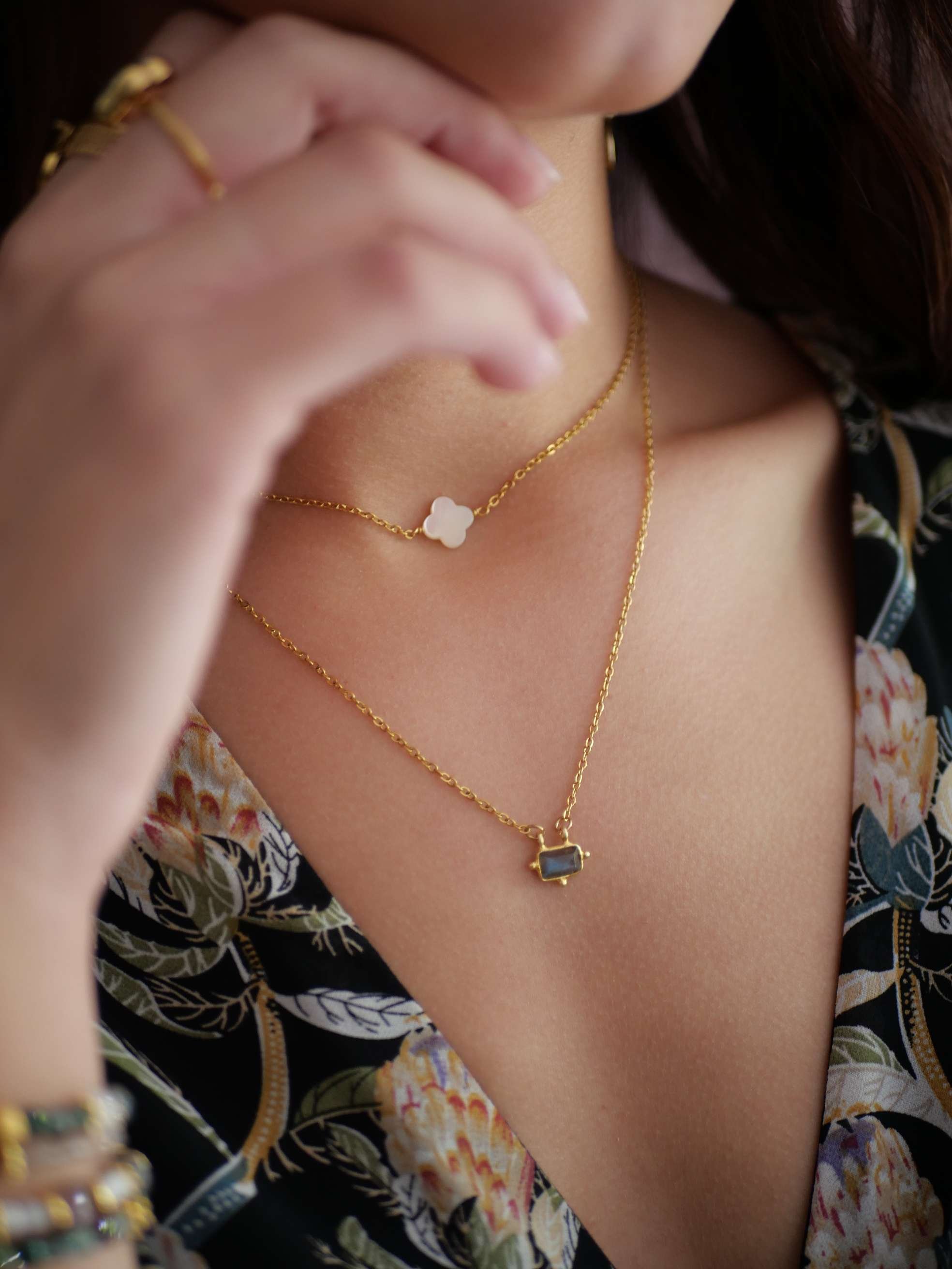 Mother-of-pearl clover necklace White