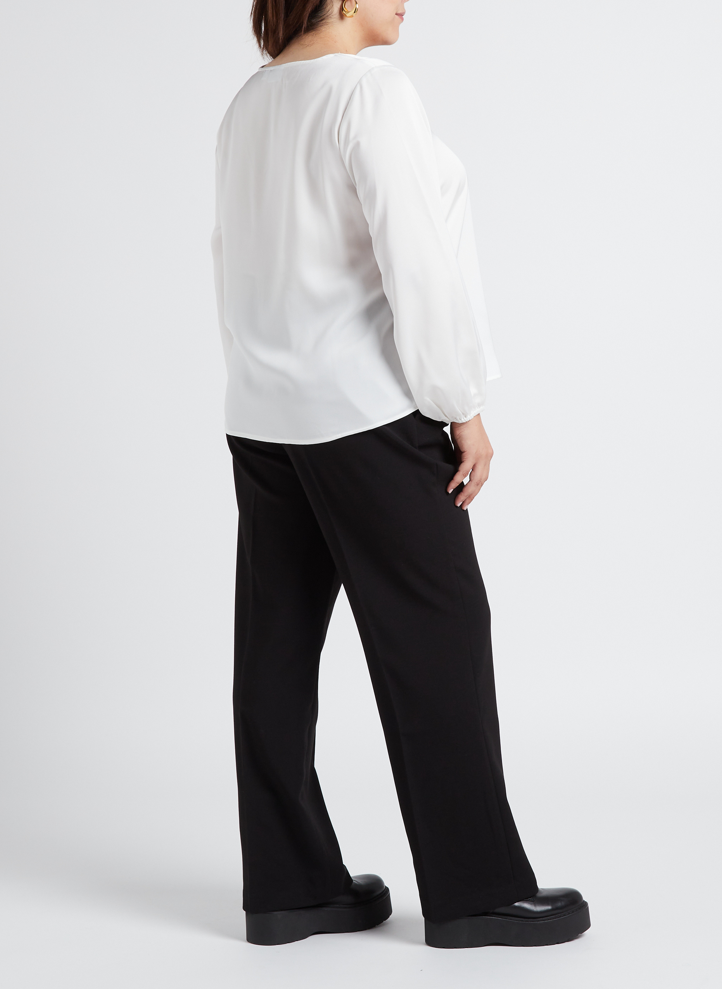 Satijnachtige blouse met V-hals EVOKED Wit