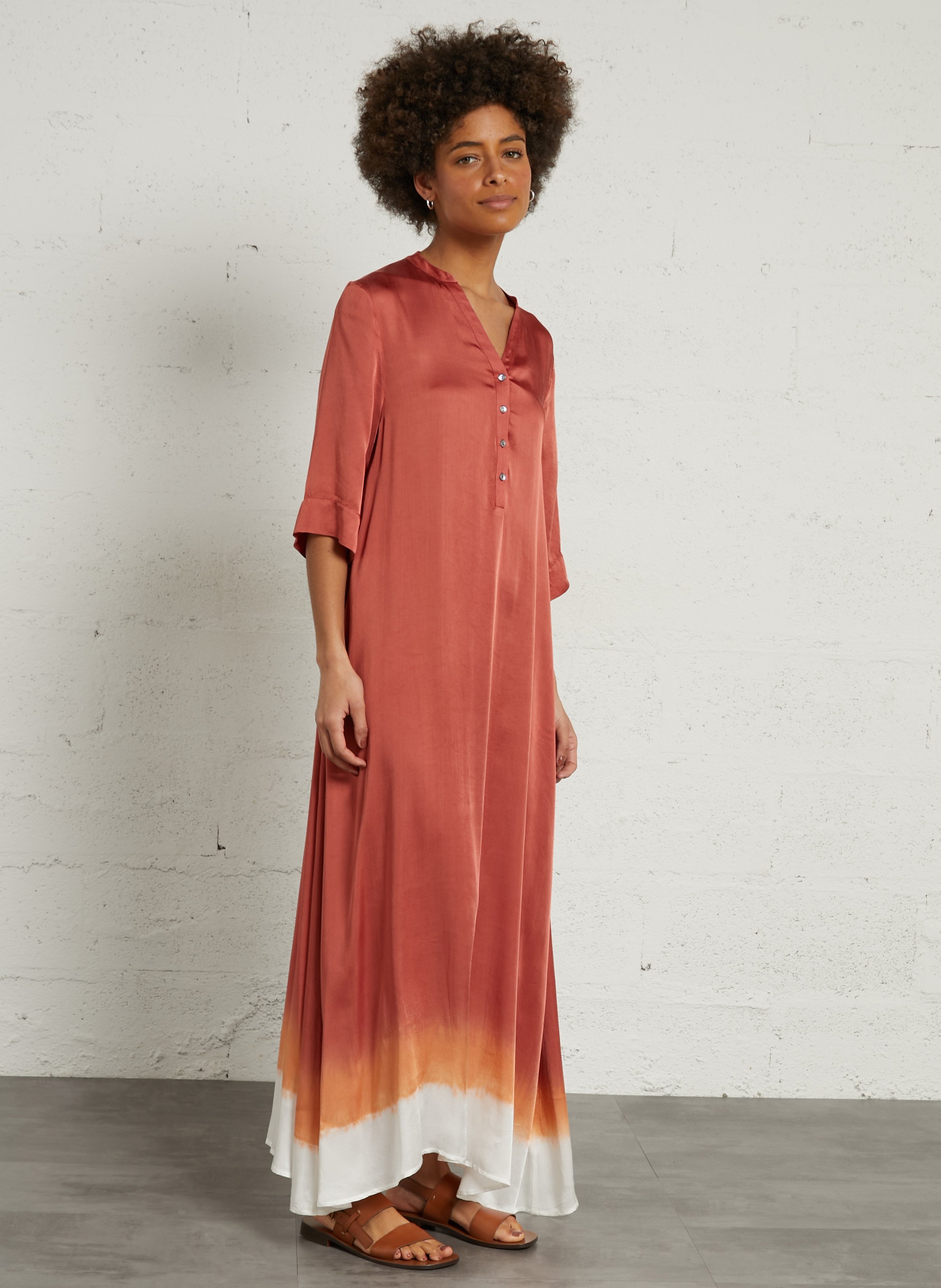 Robe longue col V imprimé Tie&Dye satinée BELLA JONES Orange