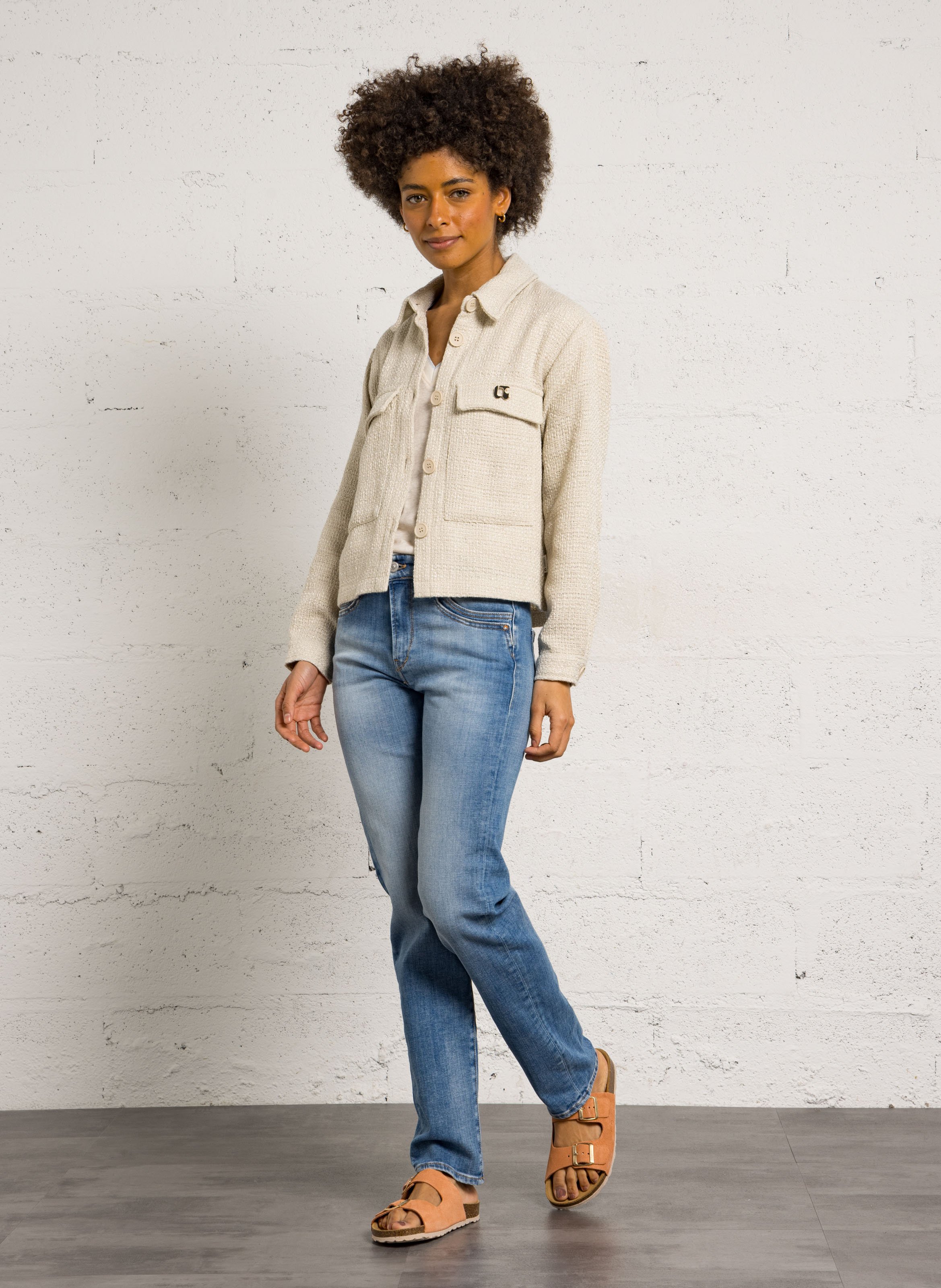 Kort, recht jasje met klassieke kraag LE TEMPS DES CERISES Beige