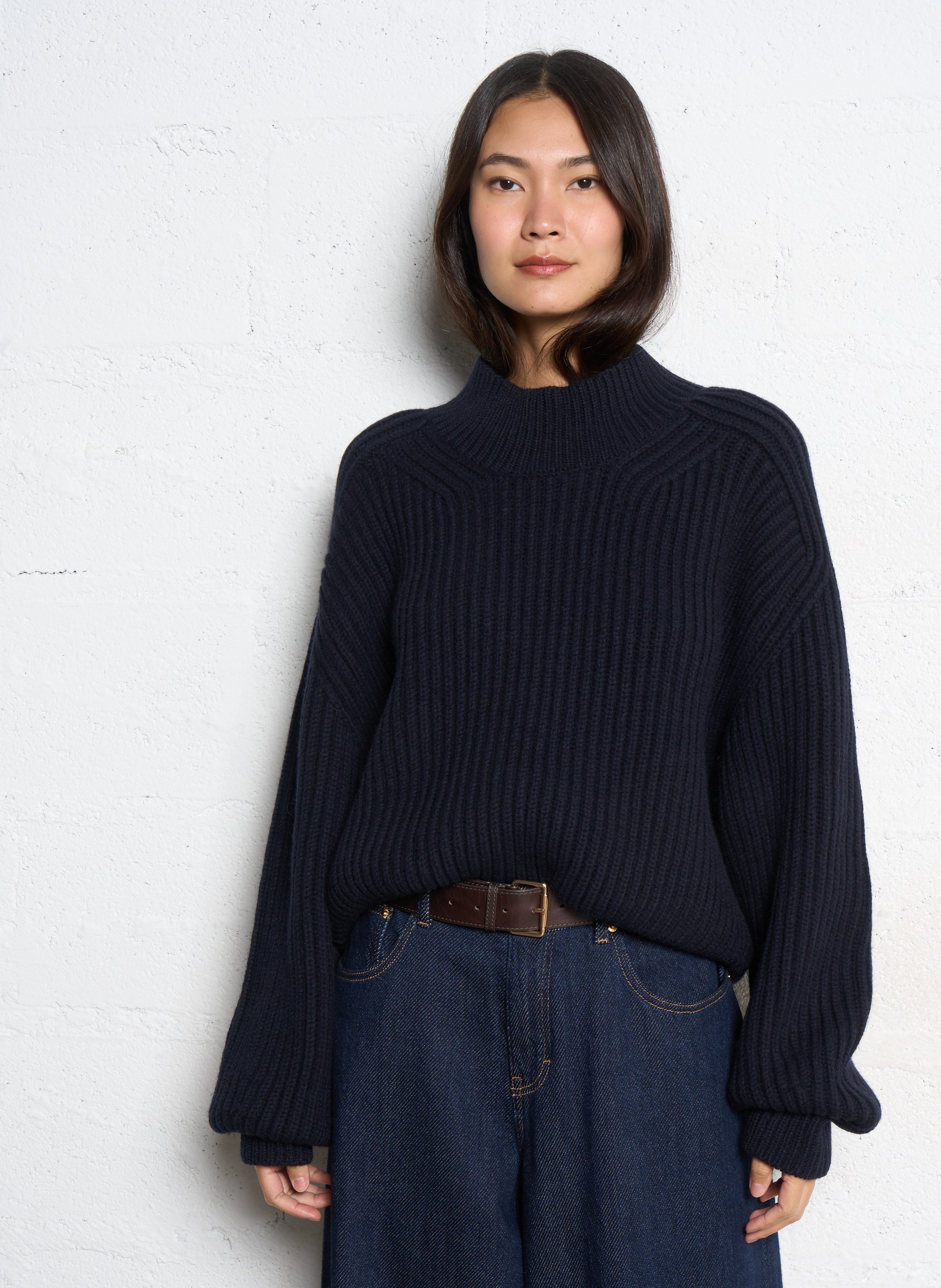 Pull oversize col montant en laine mérinos SOEUR Bleu