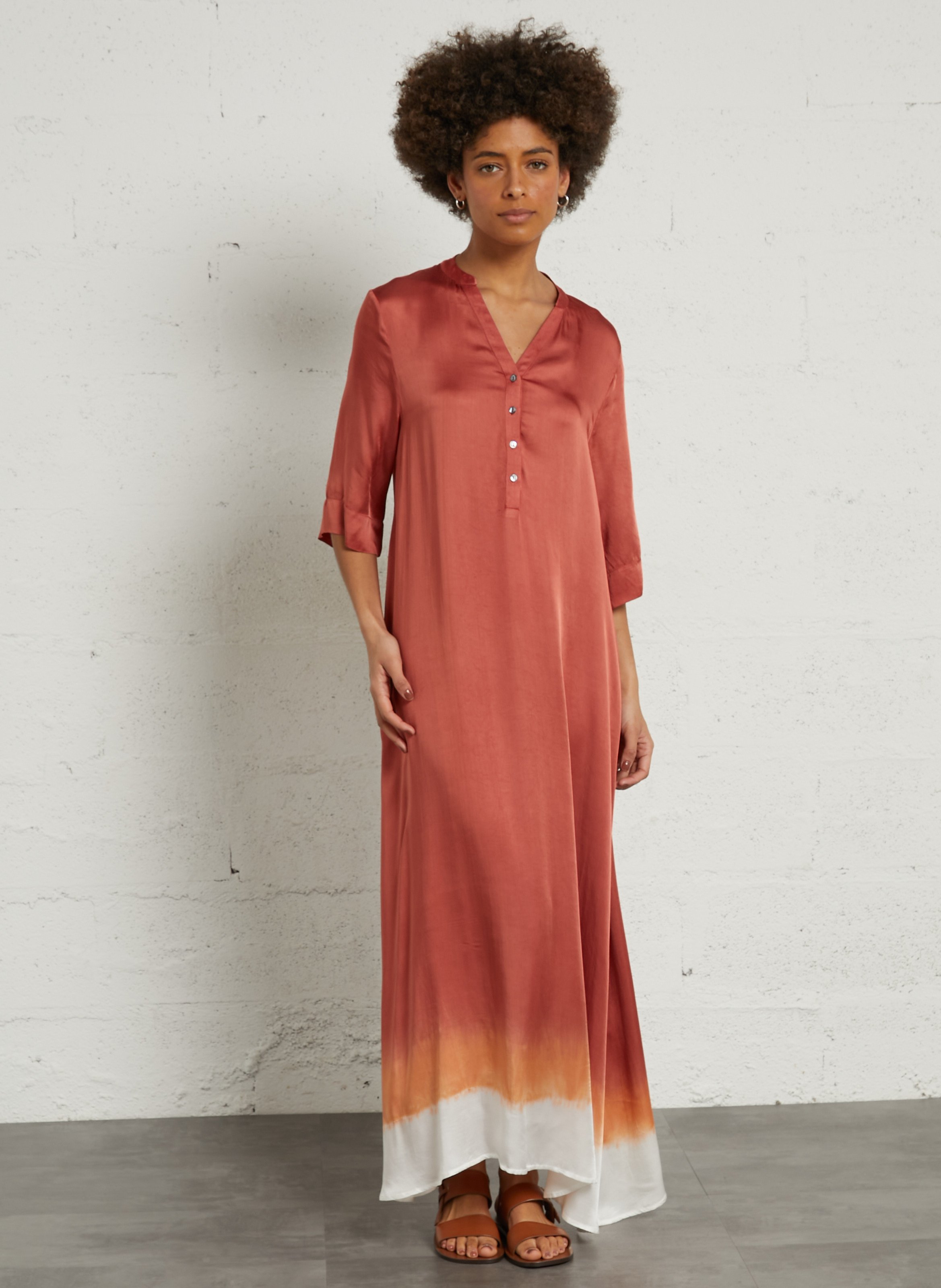 Robe longue col V imprimé Tie&Dye satinée BELLA JONES Orange