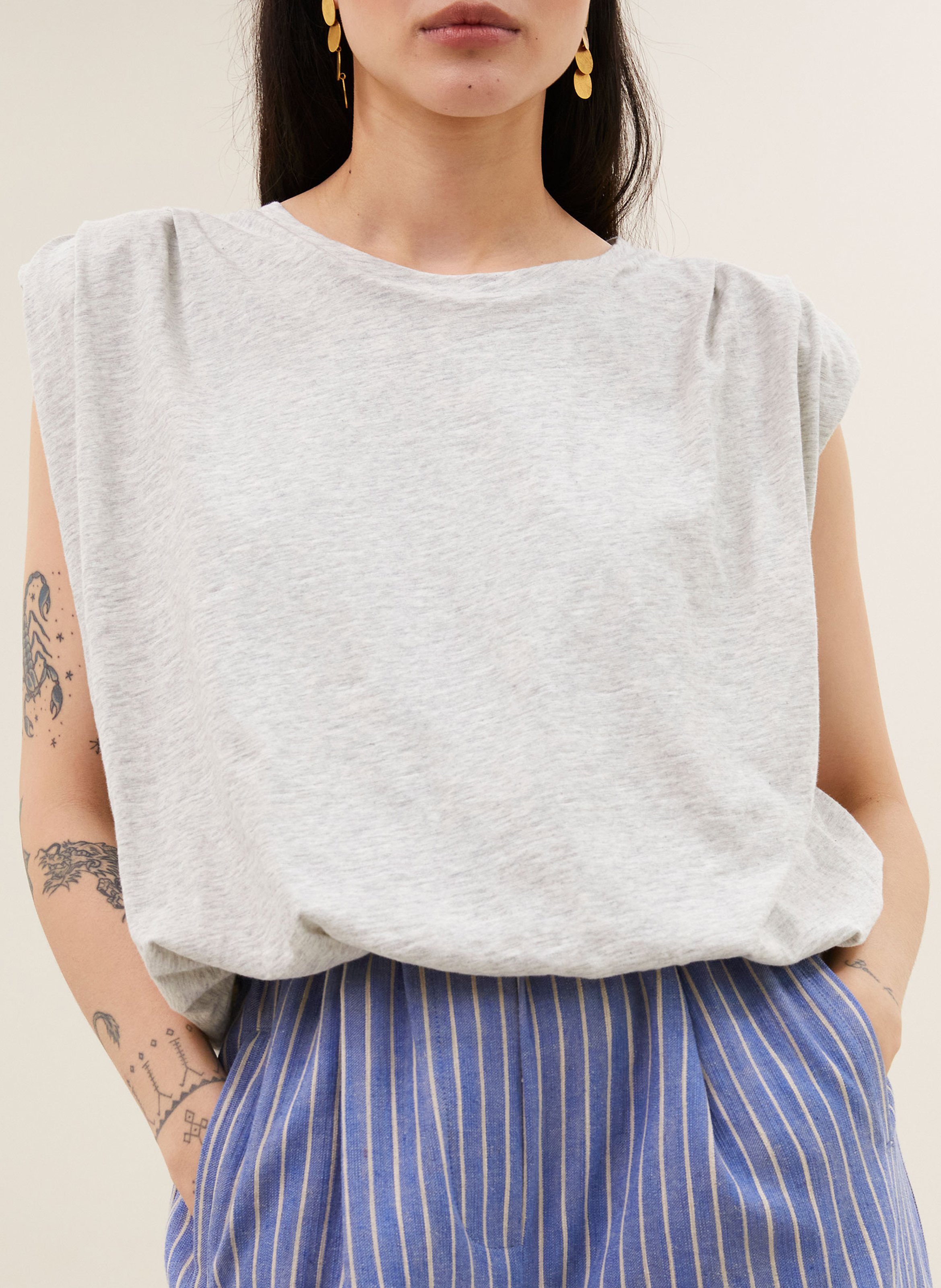 Top van biokatoen met ronde hals BY BAR Grijs