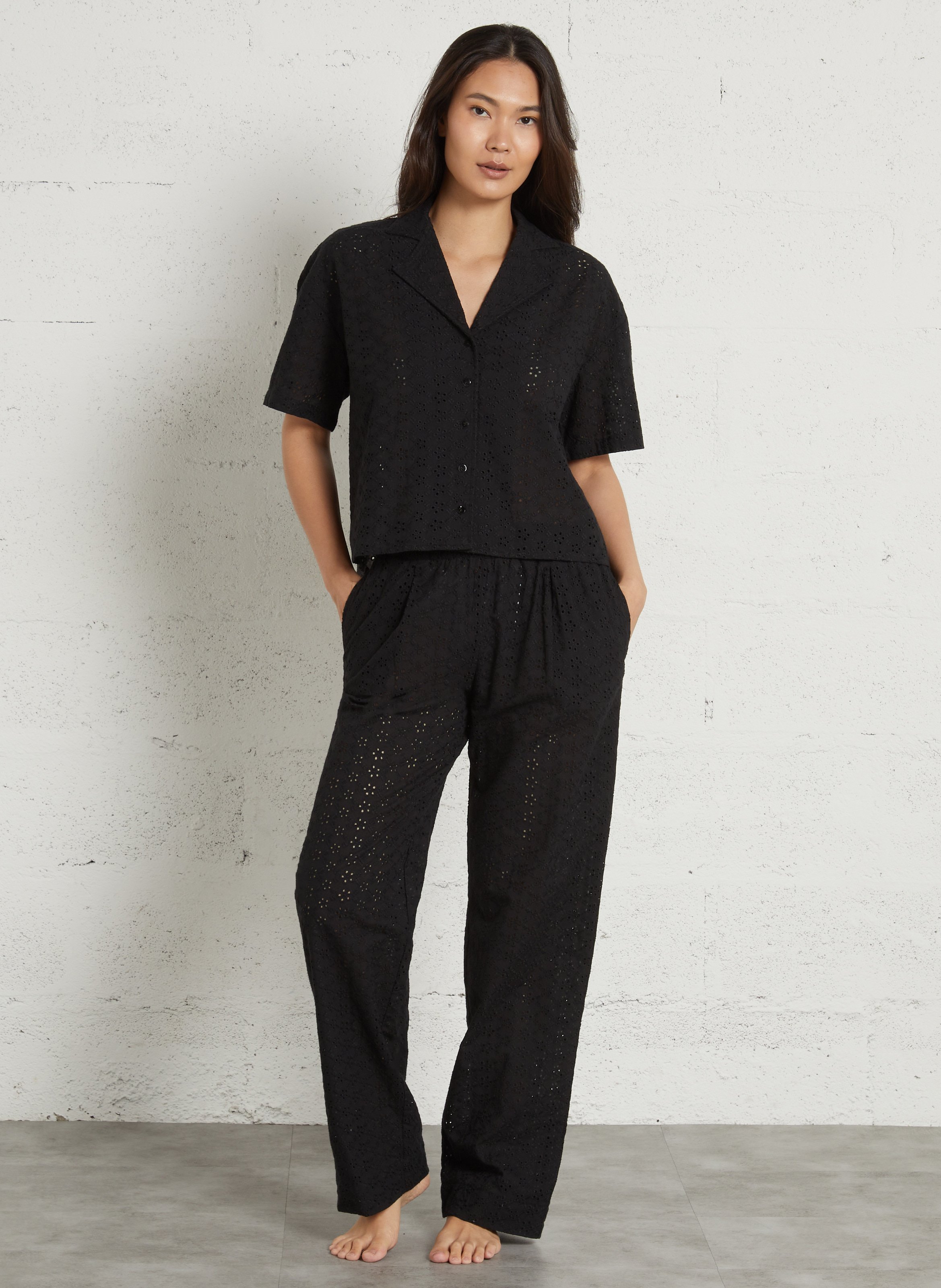 Hoge taille broderie anglaise broek. LA NOUVELLE Zwart