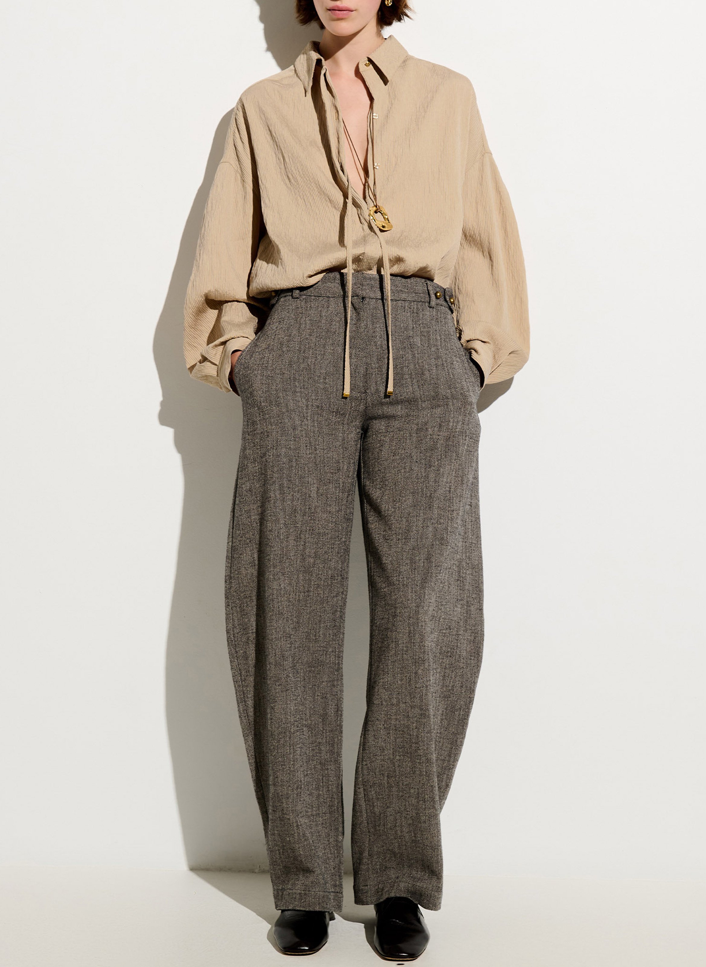Gerade geschnittene Bluse mit klassischem Kragen SESSUN Beige