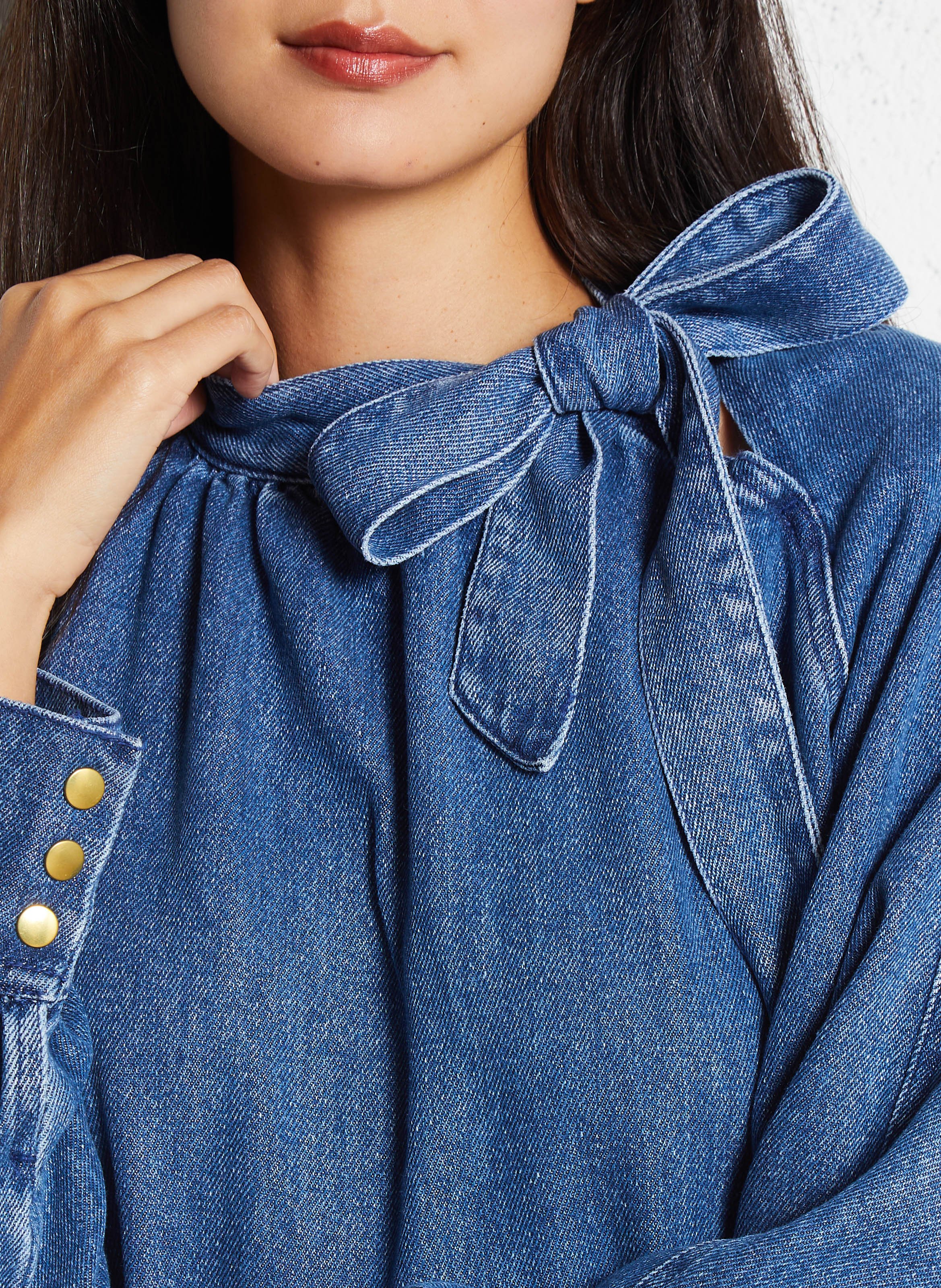 Loose denim blouse with tied collar. DES PETITS HAUTS Blue