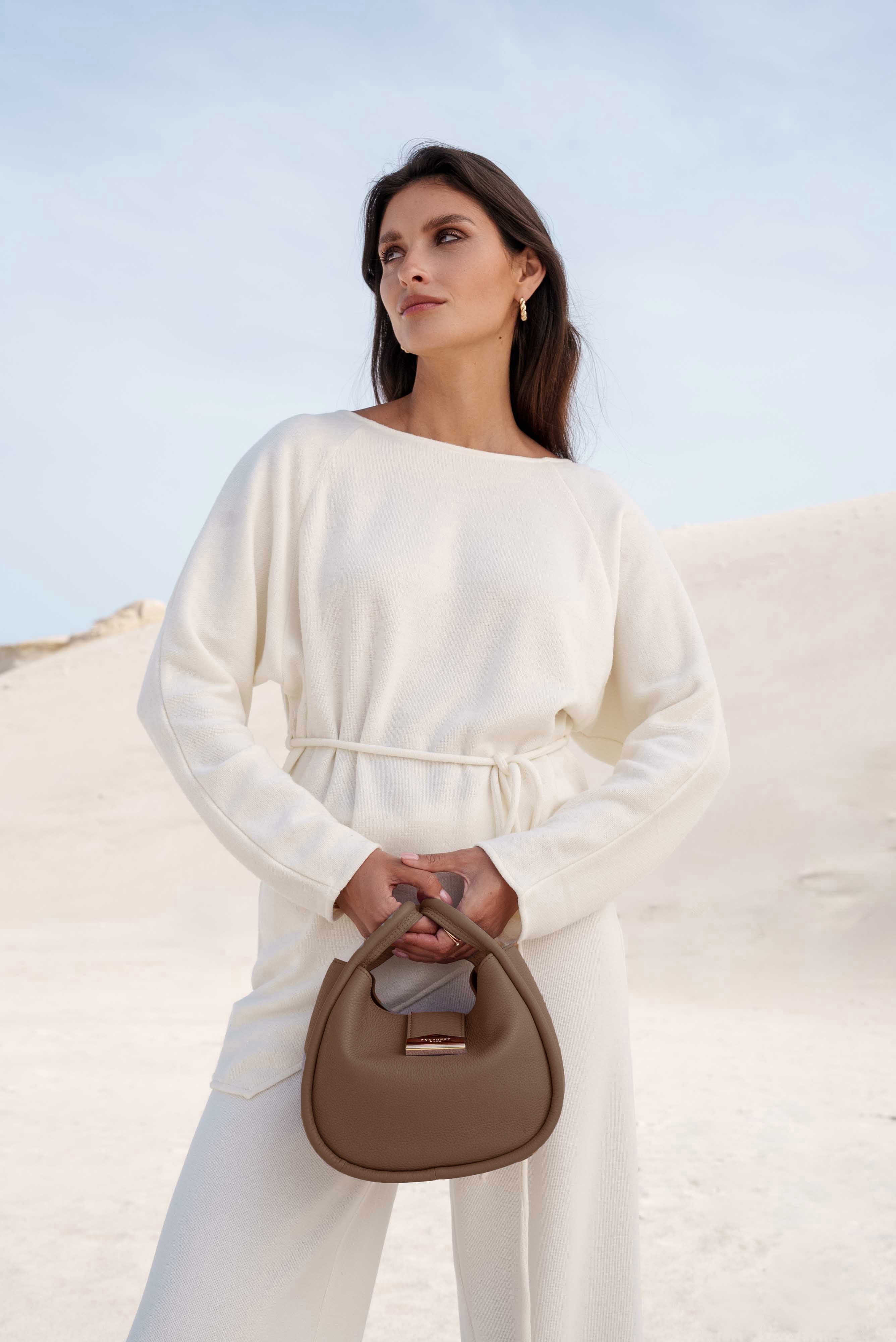 Calfskin leather shoulder bag Brown