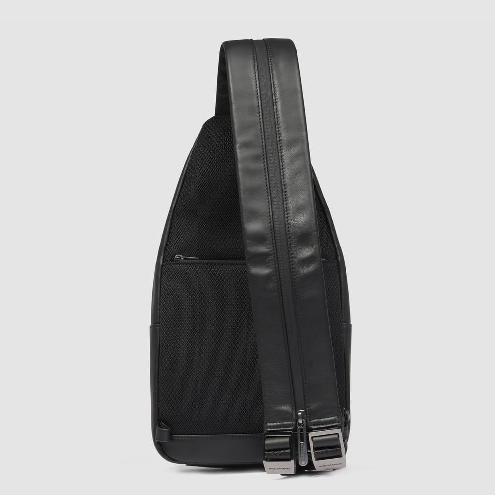 Adaptable chest bag that can be converted into a backpack with RFID protection, pockets for Airpods®, and connector. PIQUADRO Black