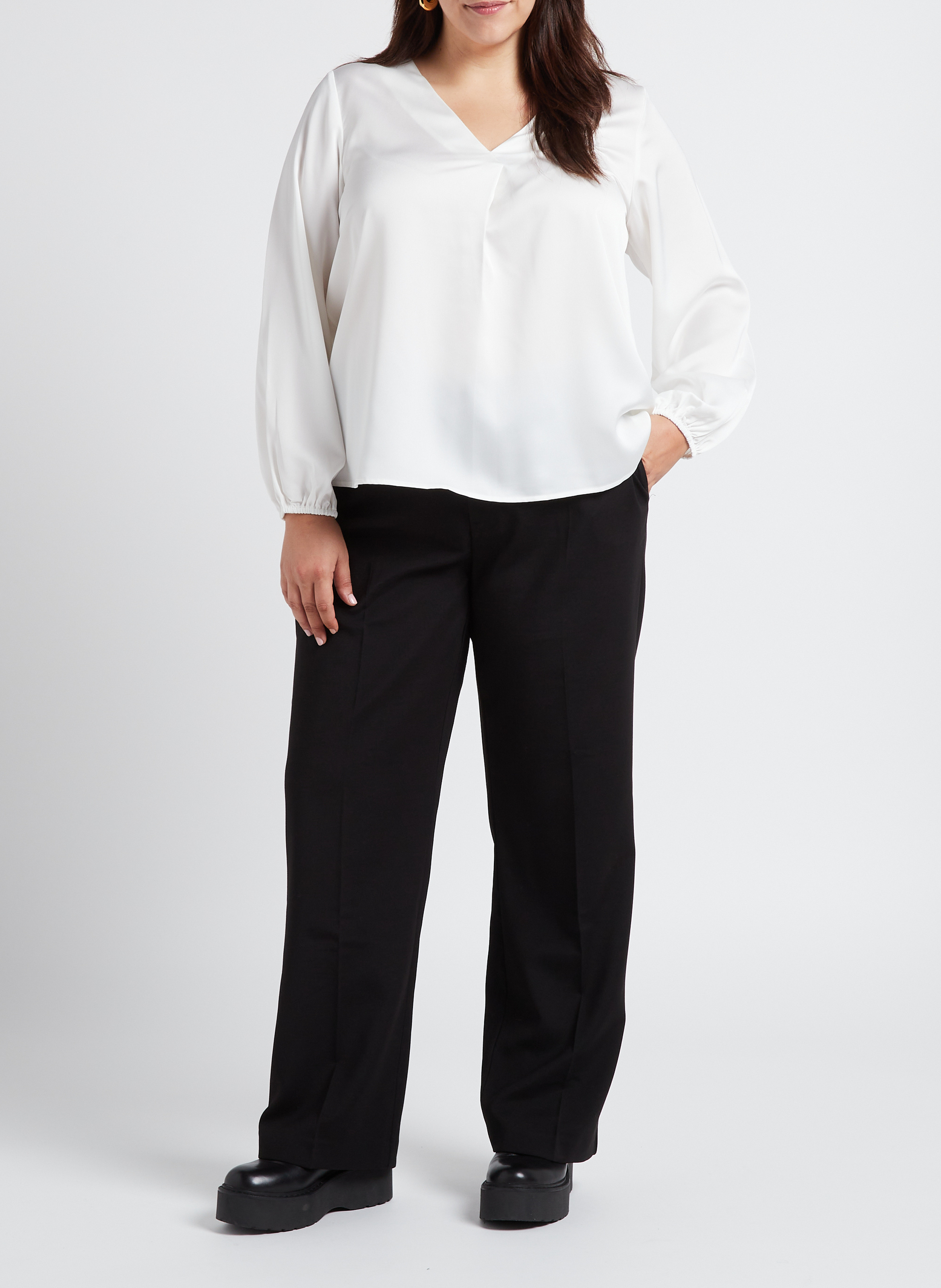 Satijnachtige blouse met V-hals EVOKED Wit