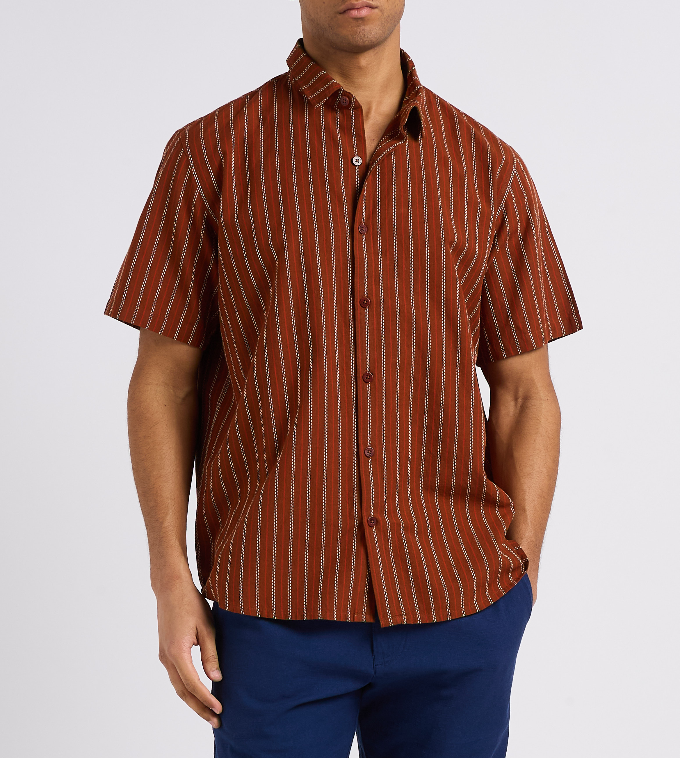 Chemise col classique rayée en coton bio THINKING MU Marron