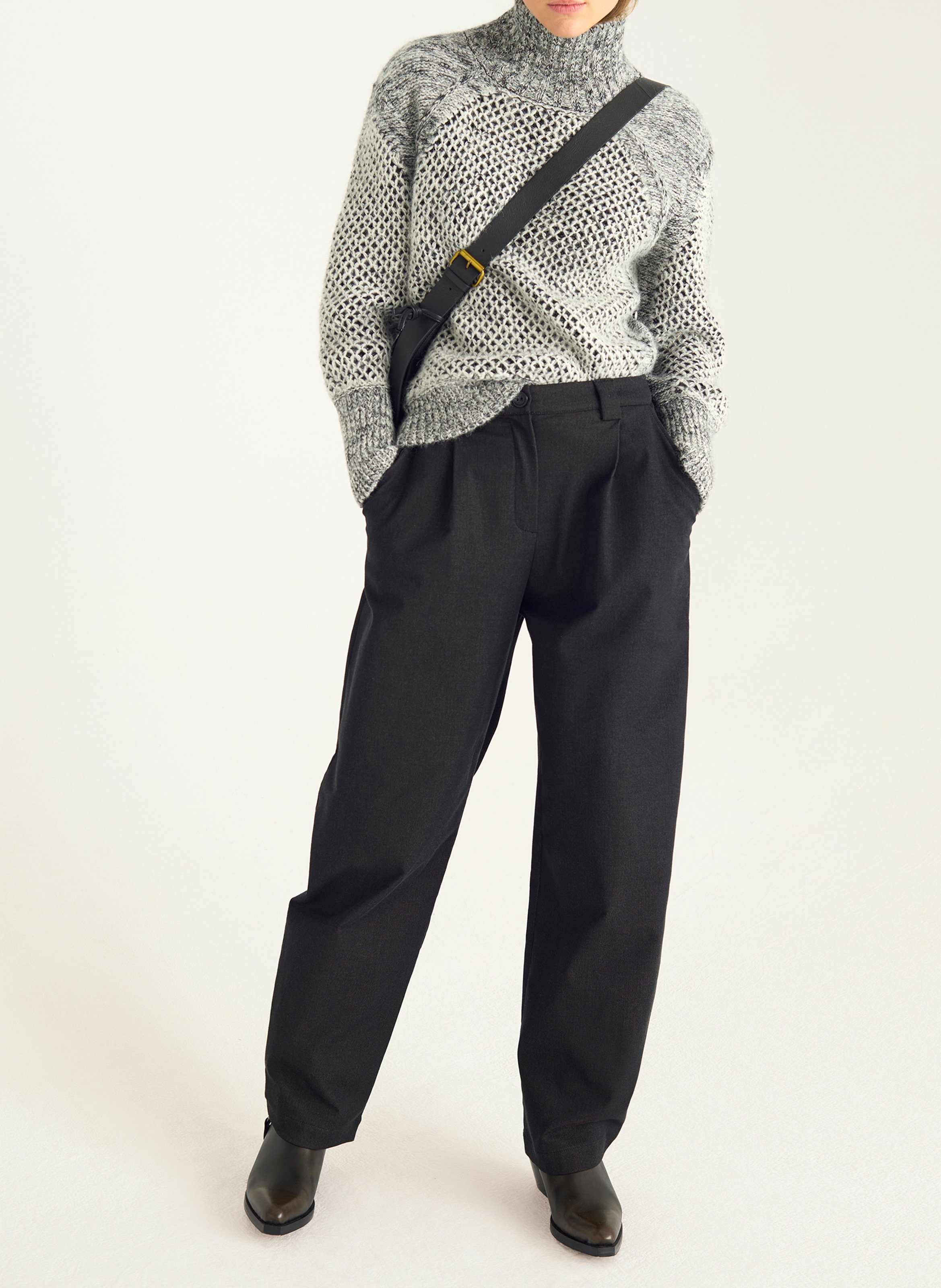 High-waisted plain carrot pants COTELAC Black