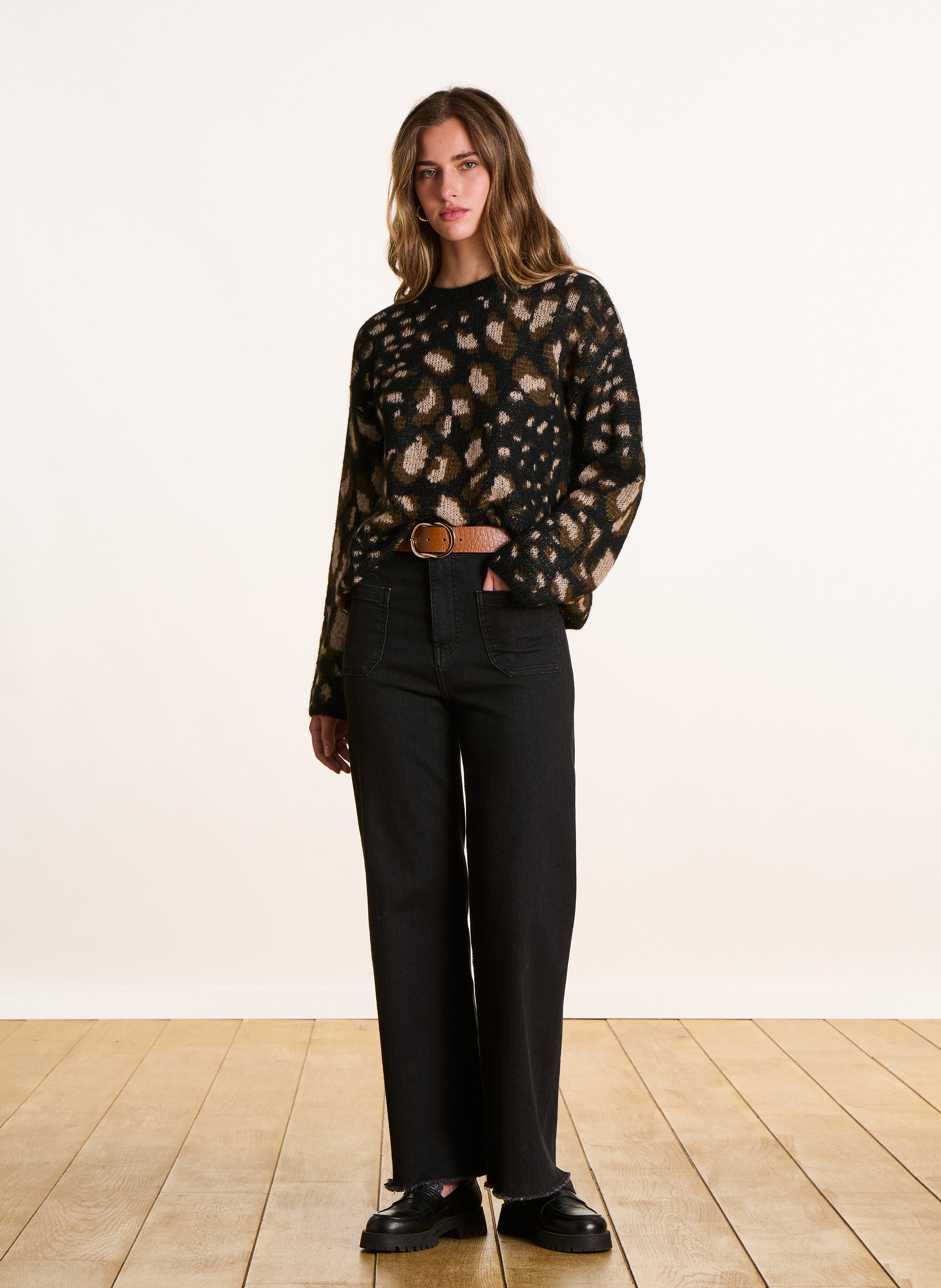 Rundhalsausschnitt Pullover mit üppigem Jacquard-Muster LA FEE MARABOUTEE Schwarz