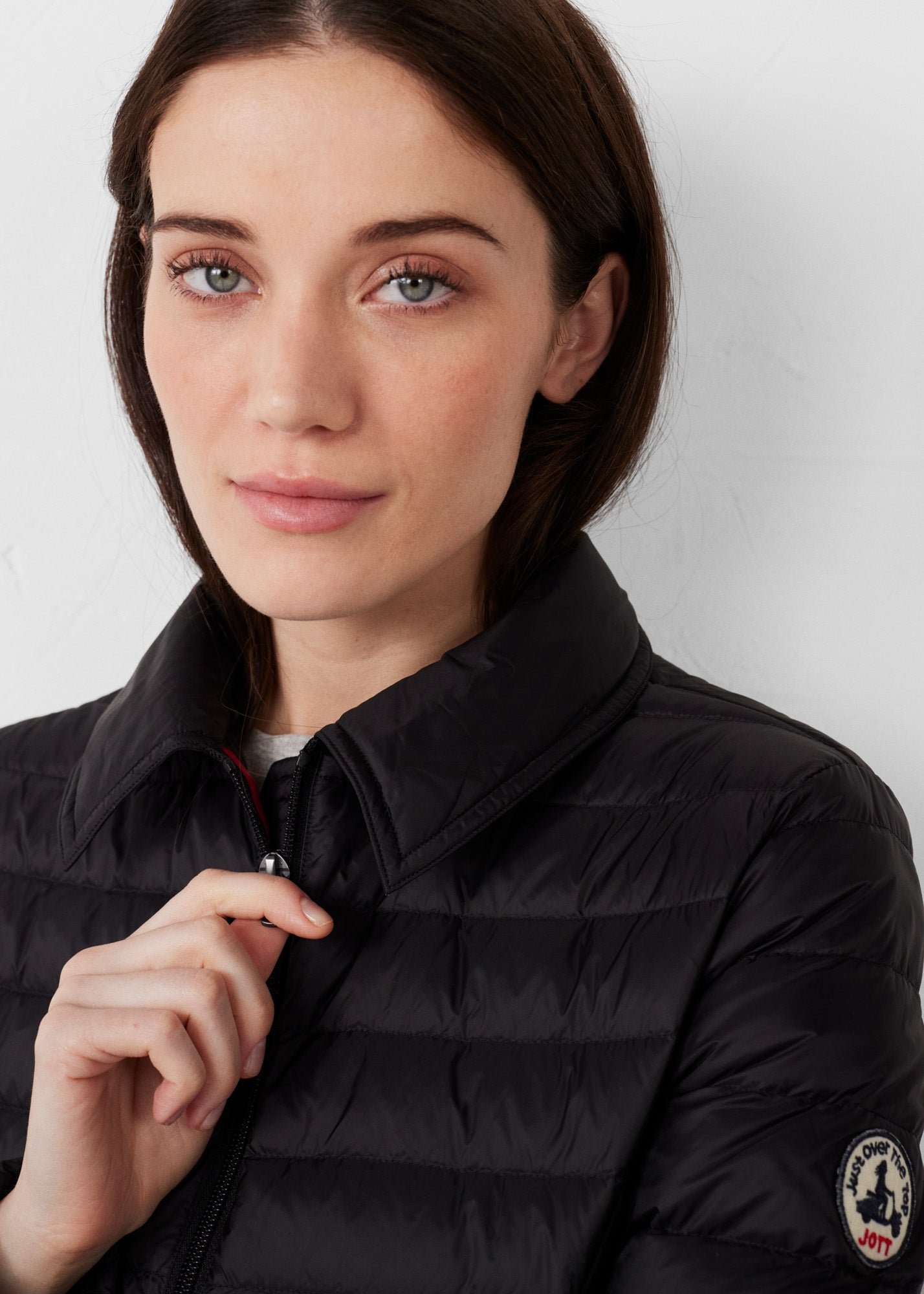 Mid-length hooded puffer jacket nour 2.0 JOTT Black