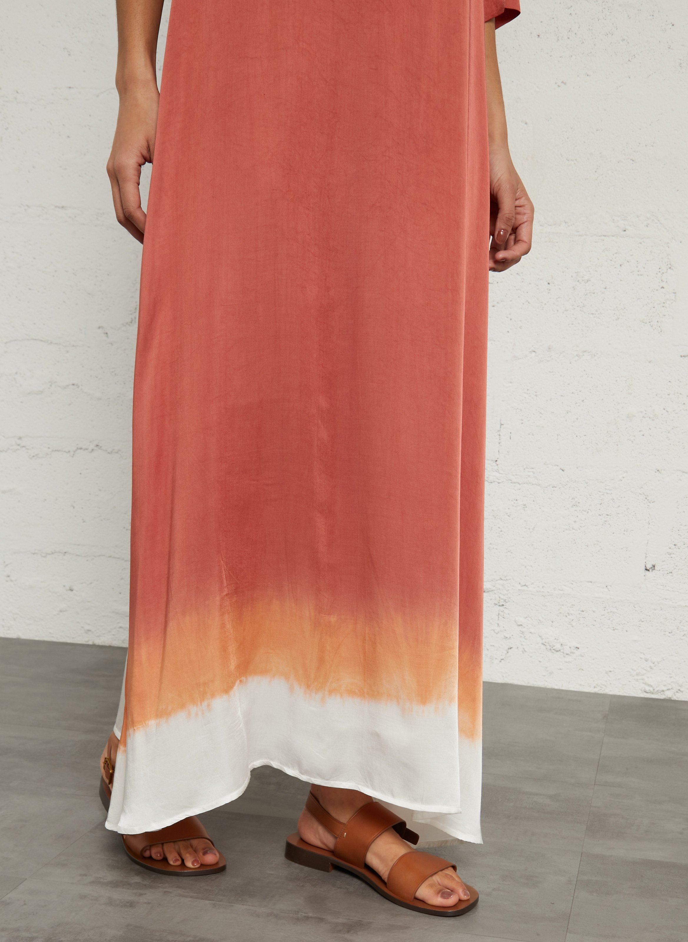 Robe longue col V imprimé Tie&Dye satinée BELLA JONES Orange