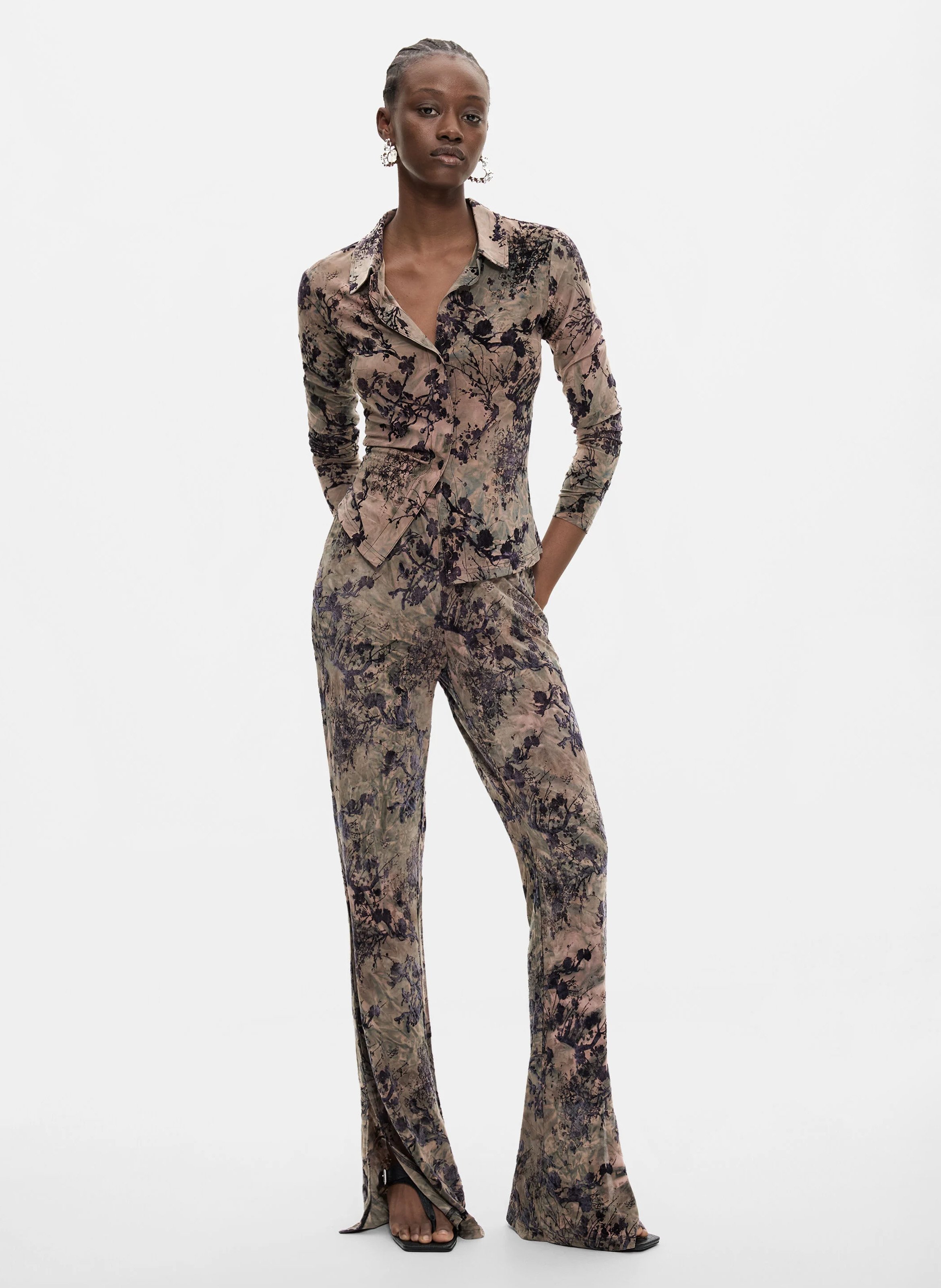 Uitlopende broek met stretch en print DESIGUAL Zwart