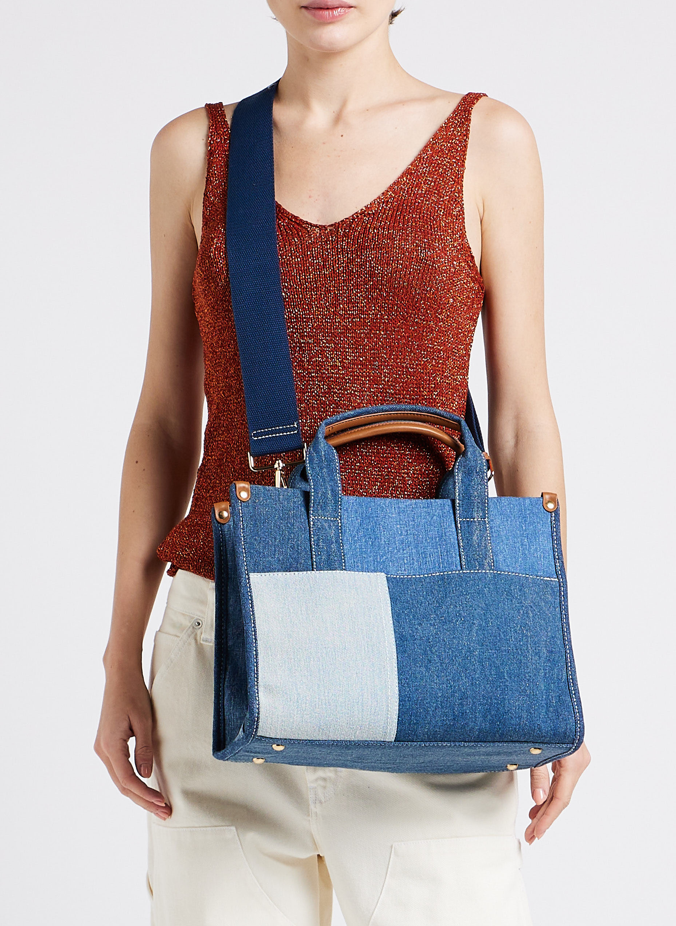 Handtasche aus Denim-Patchwork AU PRINTEMPS PARIS Blau