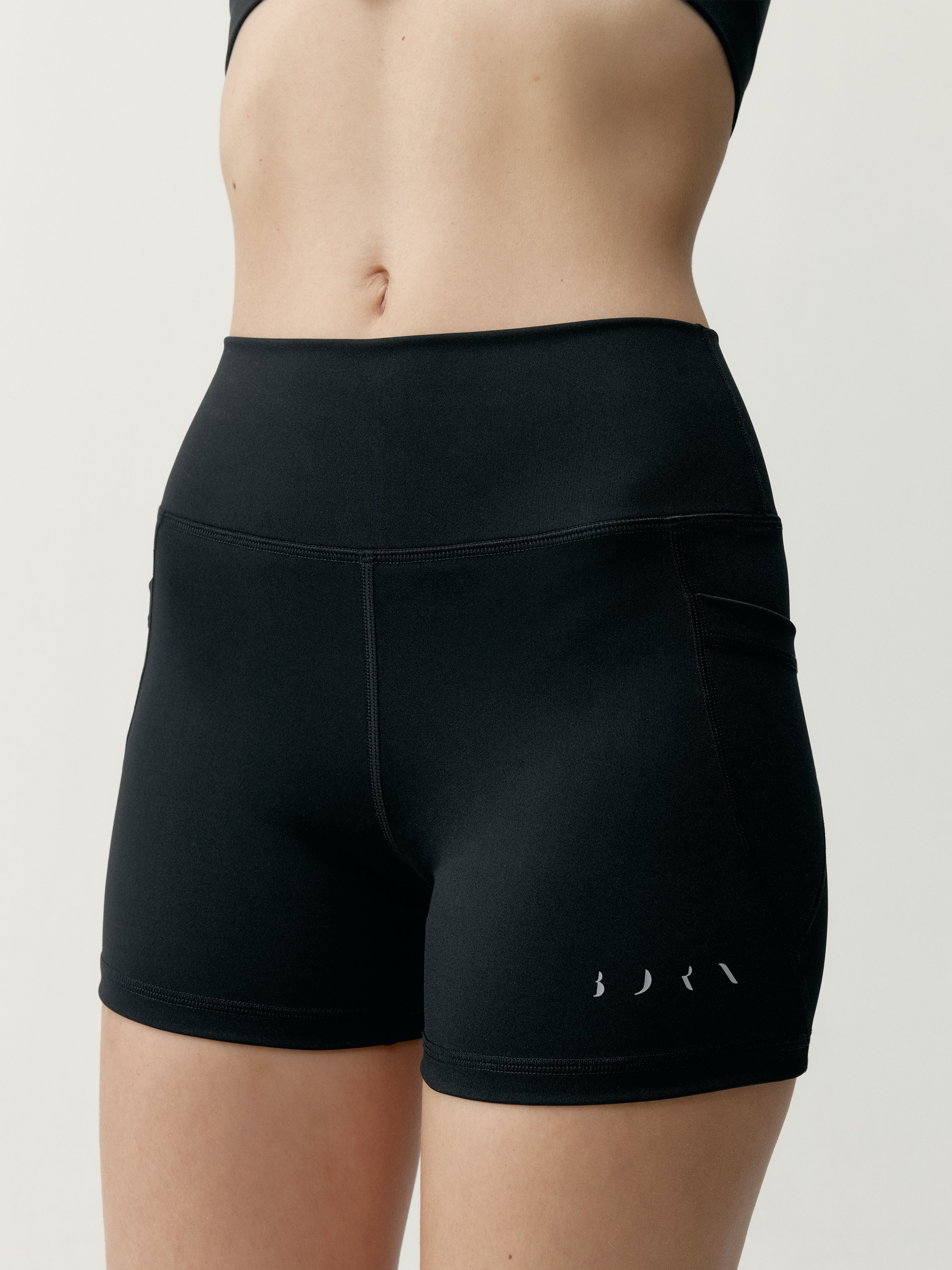 Short with pockets BORN Black