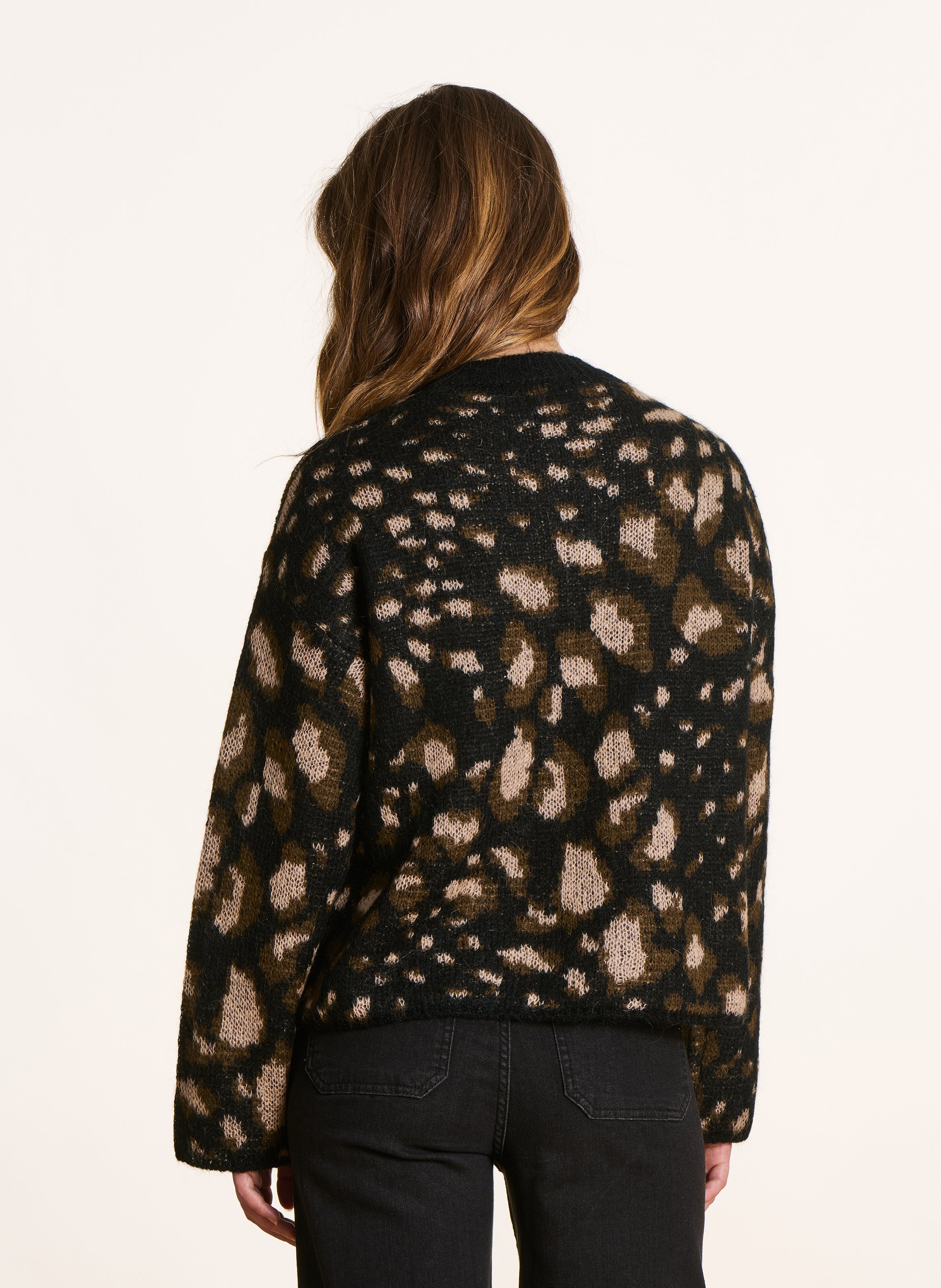 Rundhalsausschnitt Pullover mit üppigem Jacquard-Muster LA FEE MARABOUTEE Schwarz