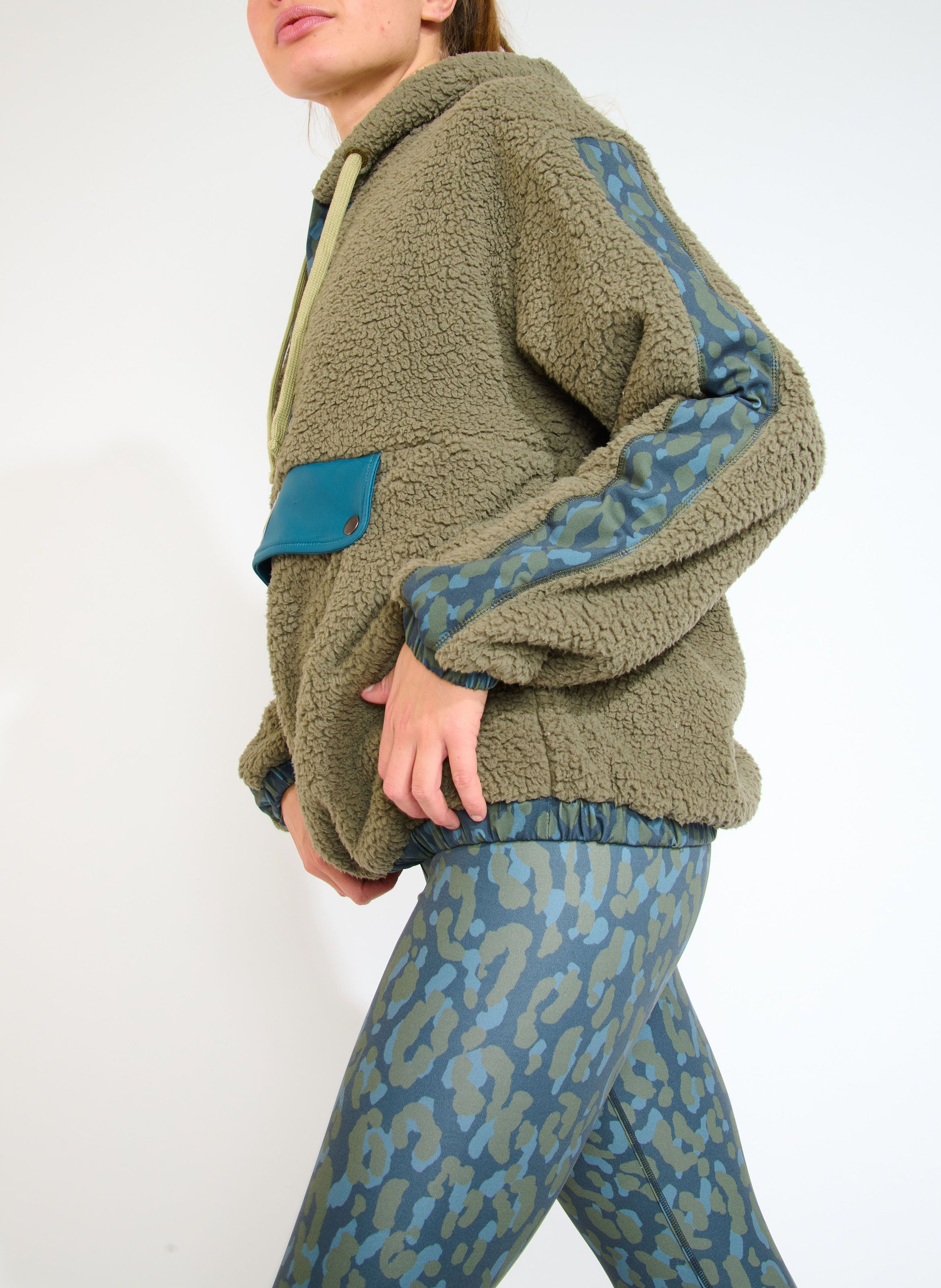 Sweat ample à capuche teddy  BANANA MOON Vert