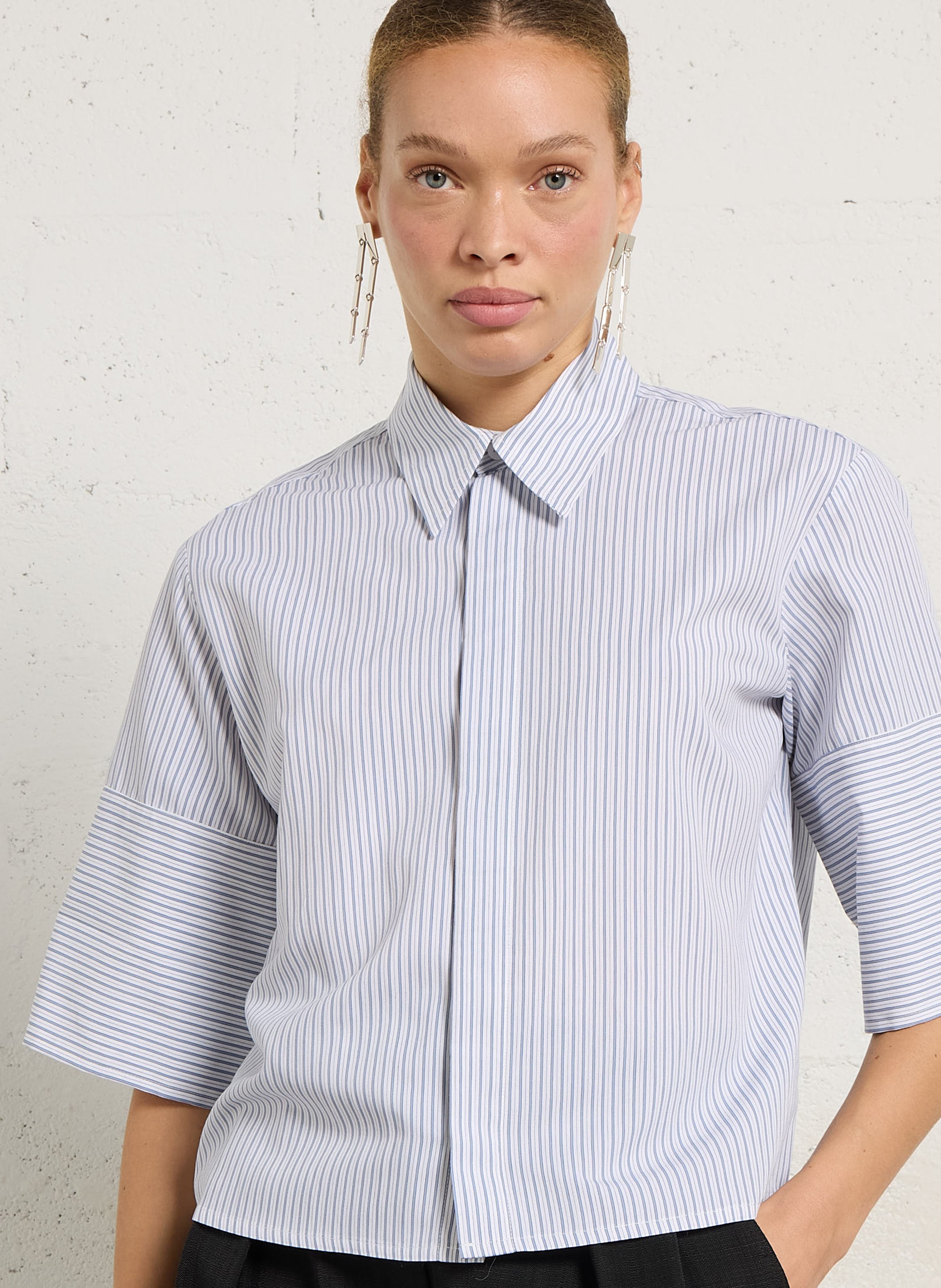 Oversized shirt met klassieke strepen. MARGAUX LONNBERG Blauw