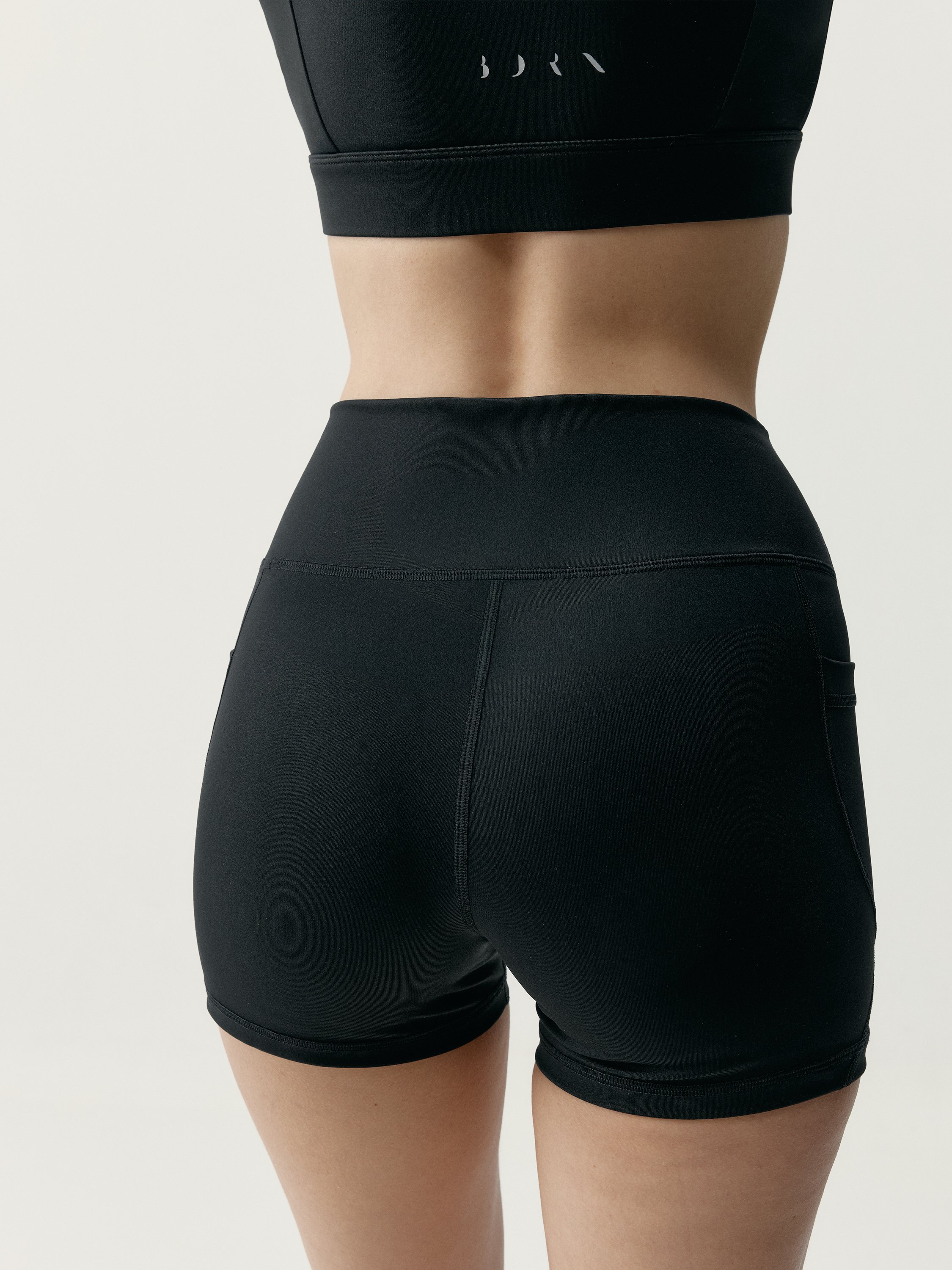 Short with pockets BORN Black