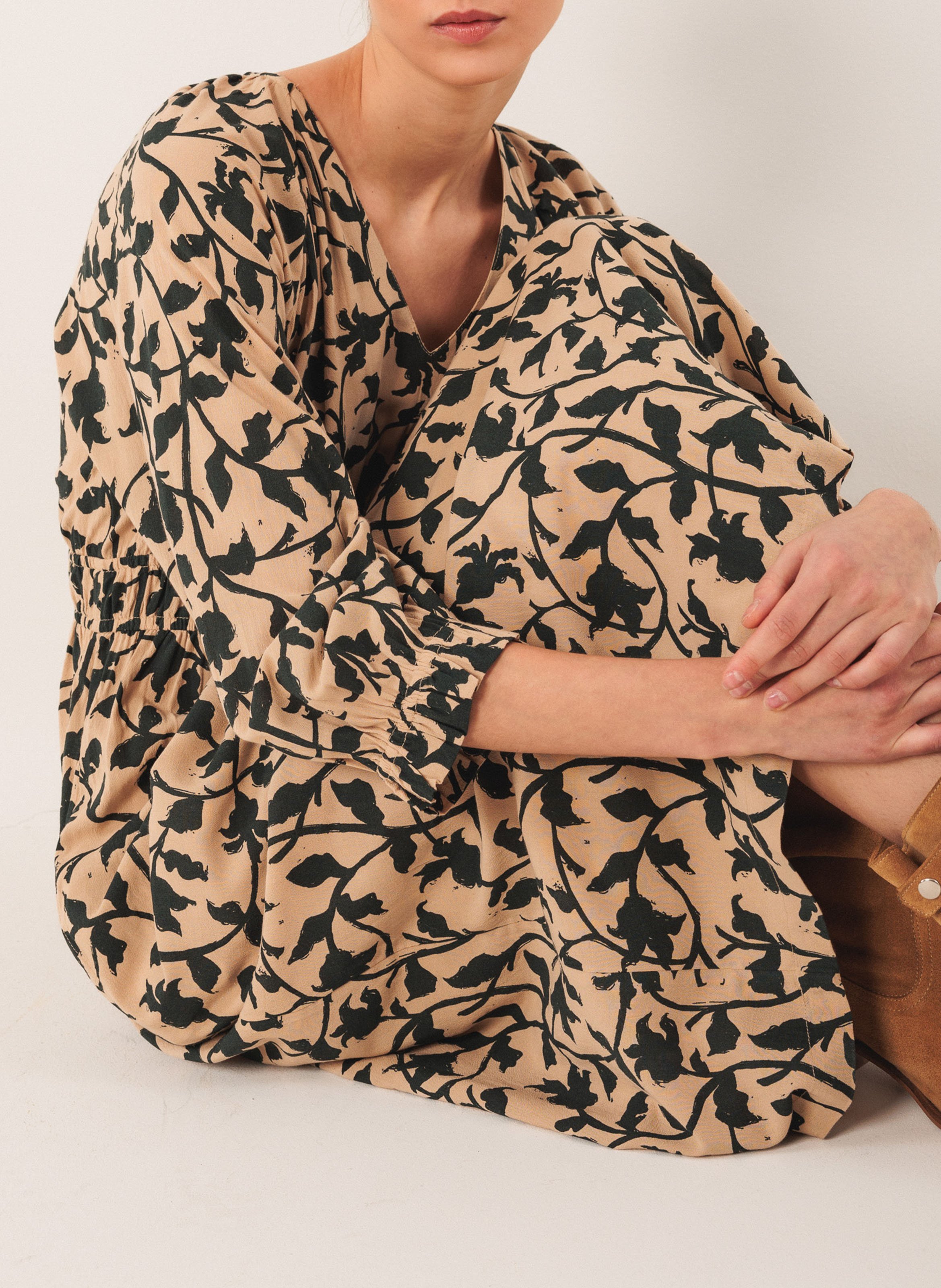 Floral patterned loose-fitting midi dress INDI & COLD Beige