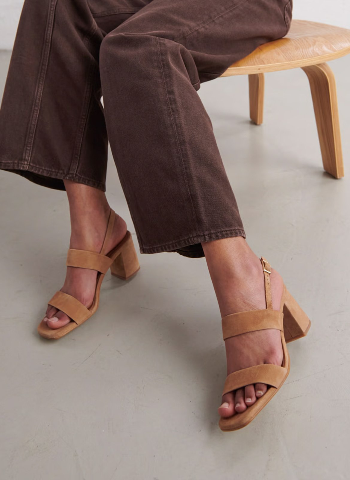 Sandalias de piel aterciopelada con tacón alto Marron