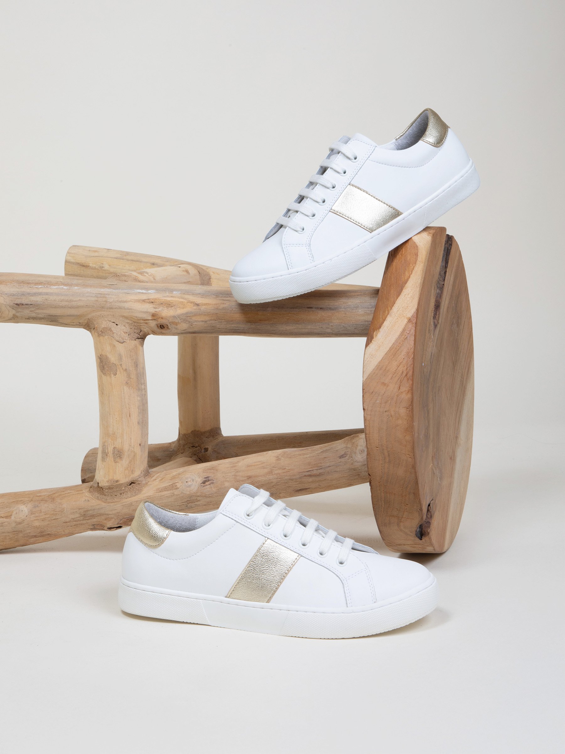 Victory leather lace-up sneakers JULES & JENN White