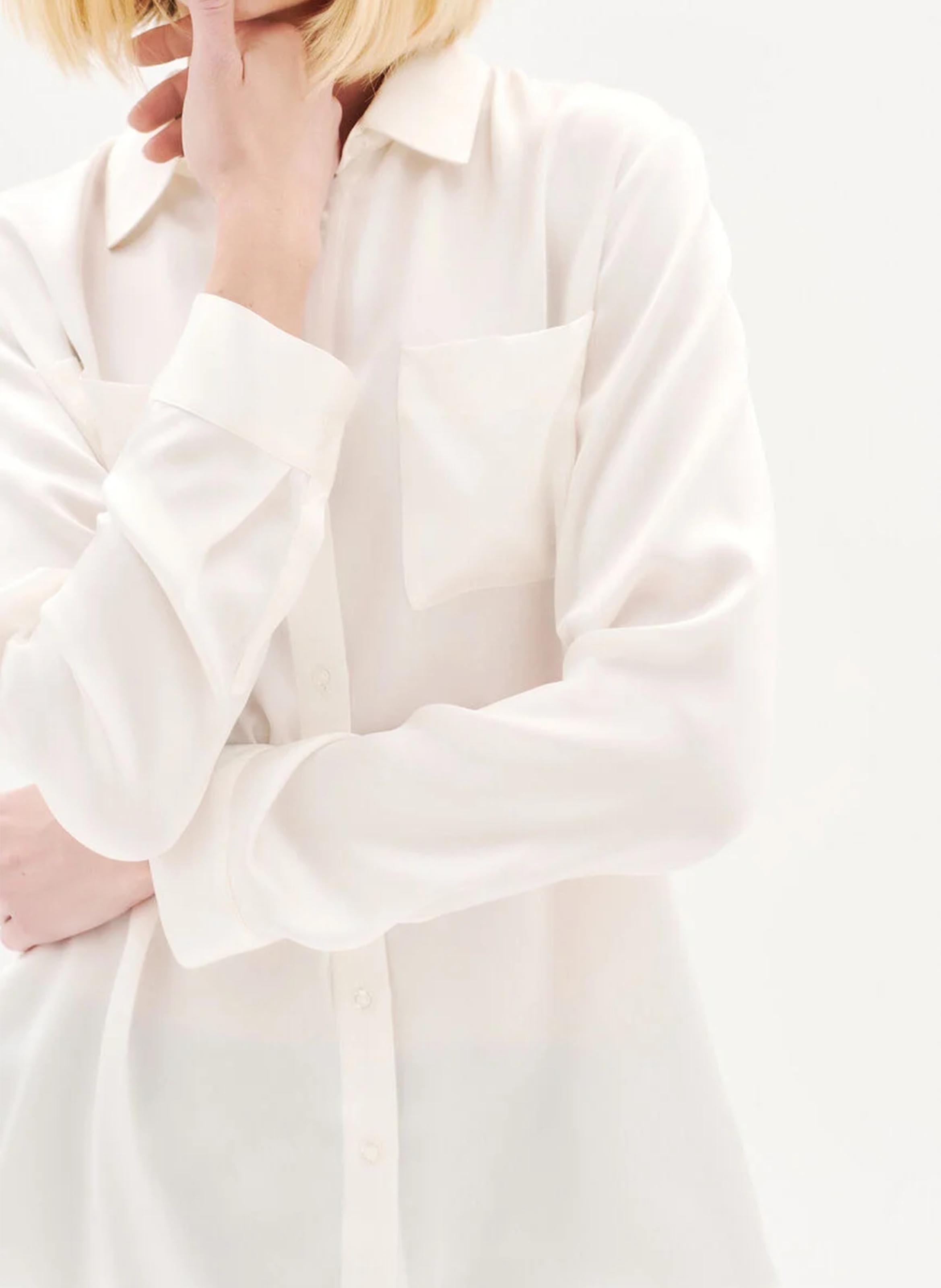 Seidenbluse mit klassischem Kragen Beige