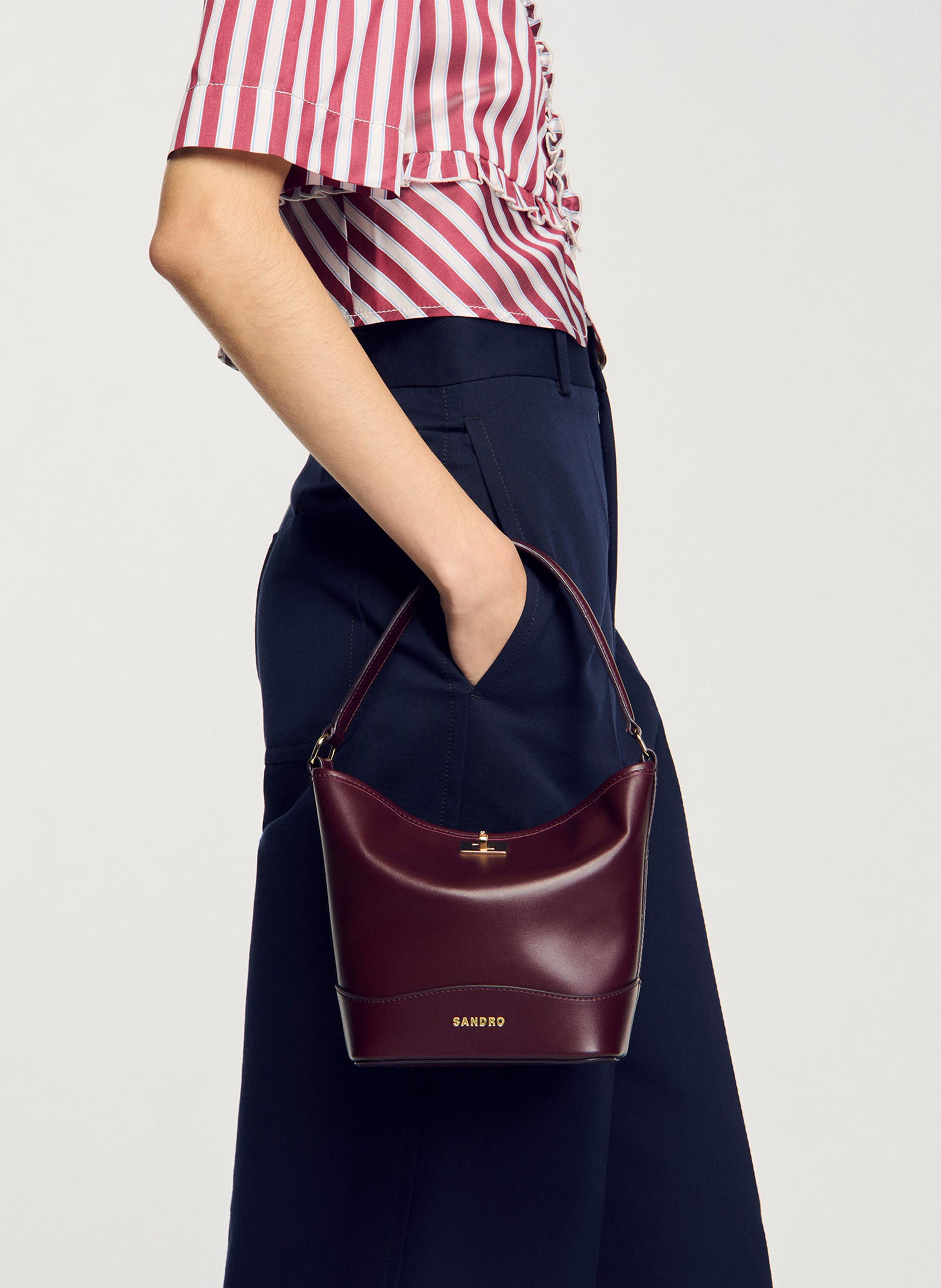 Petit sac seau bandoulière en cuir SANDRO Rouge