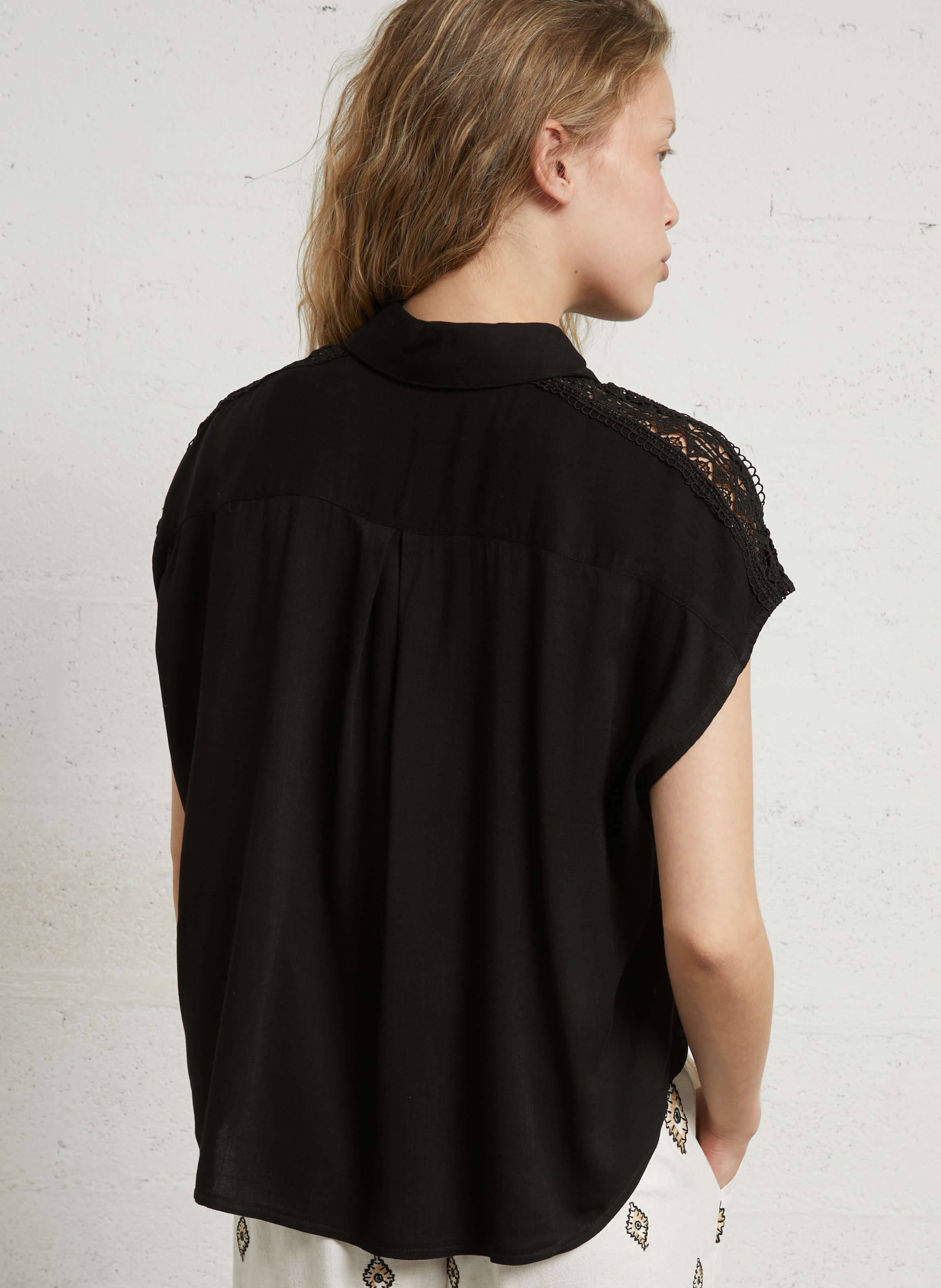 Soepelvallende blouse met kanten borduursels SEE U SOON Zwart