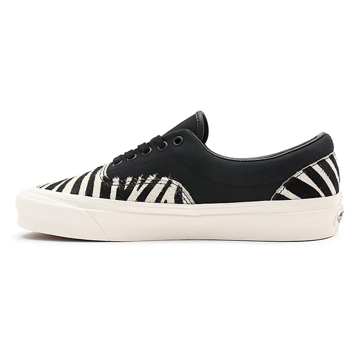 Low-top sneakers VANS Black