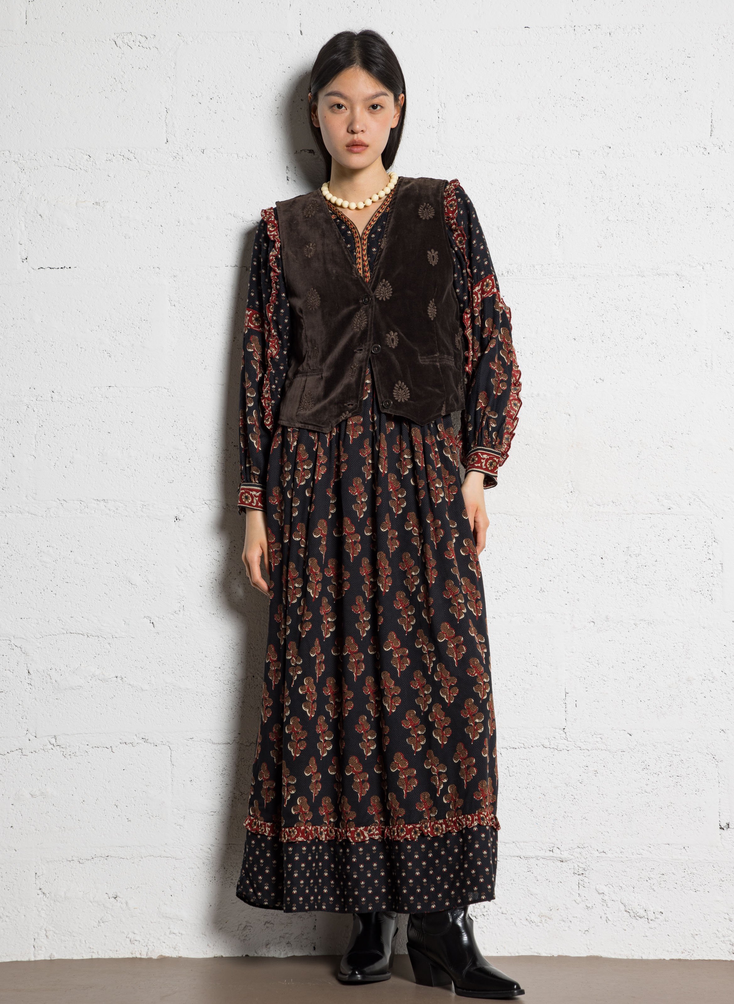 Cotton V-neck jacket MAISON HOTEL Brown