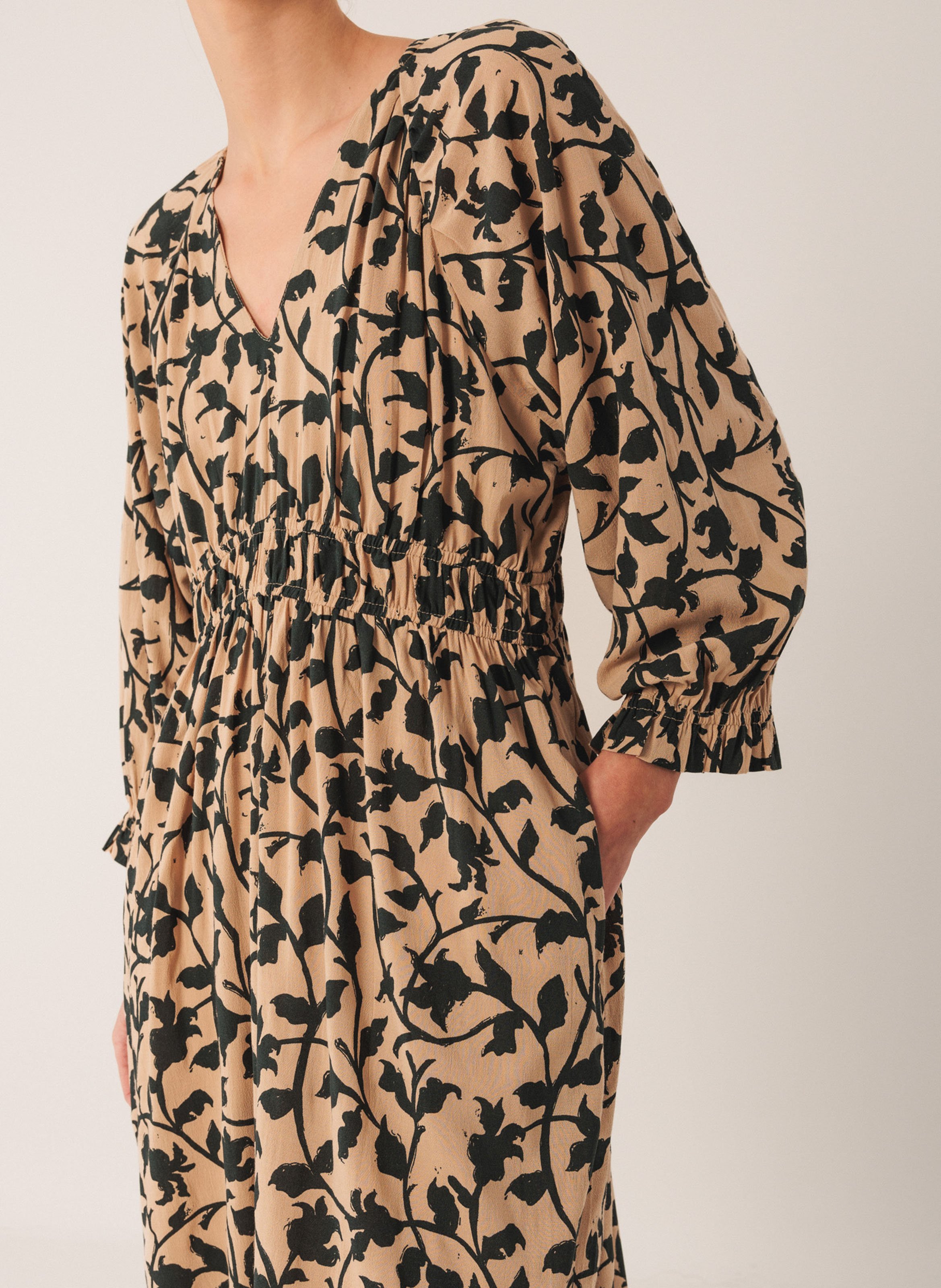 Floral patterned loose-fitting midi dress INDI & COLD Beige