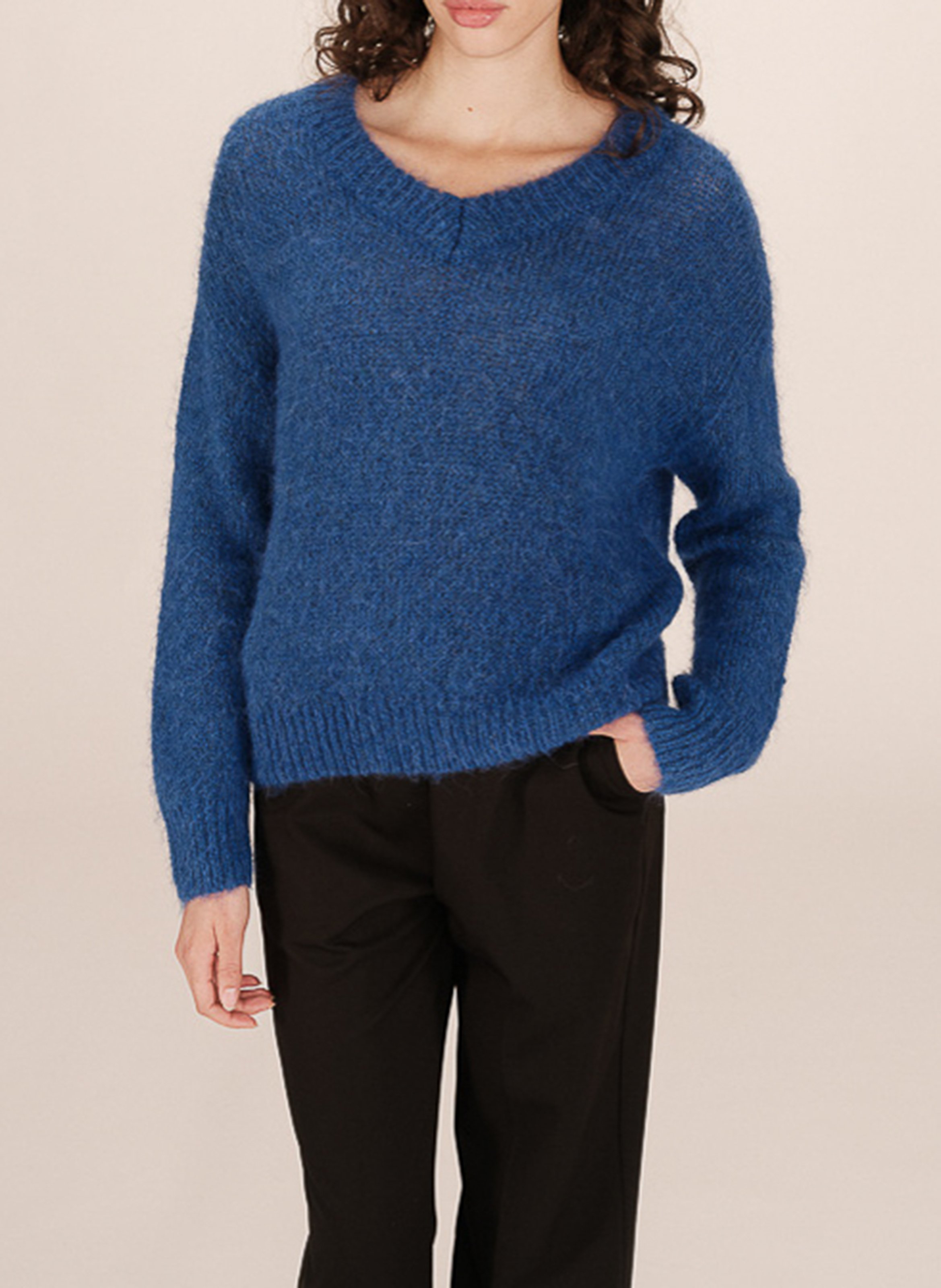 Straight-cut V-neck knit sweater GRACE ET MILA