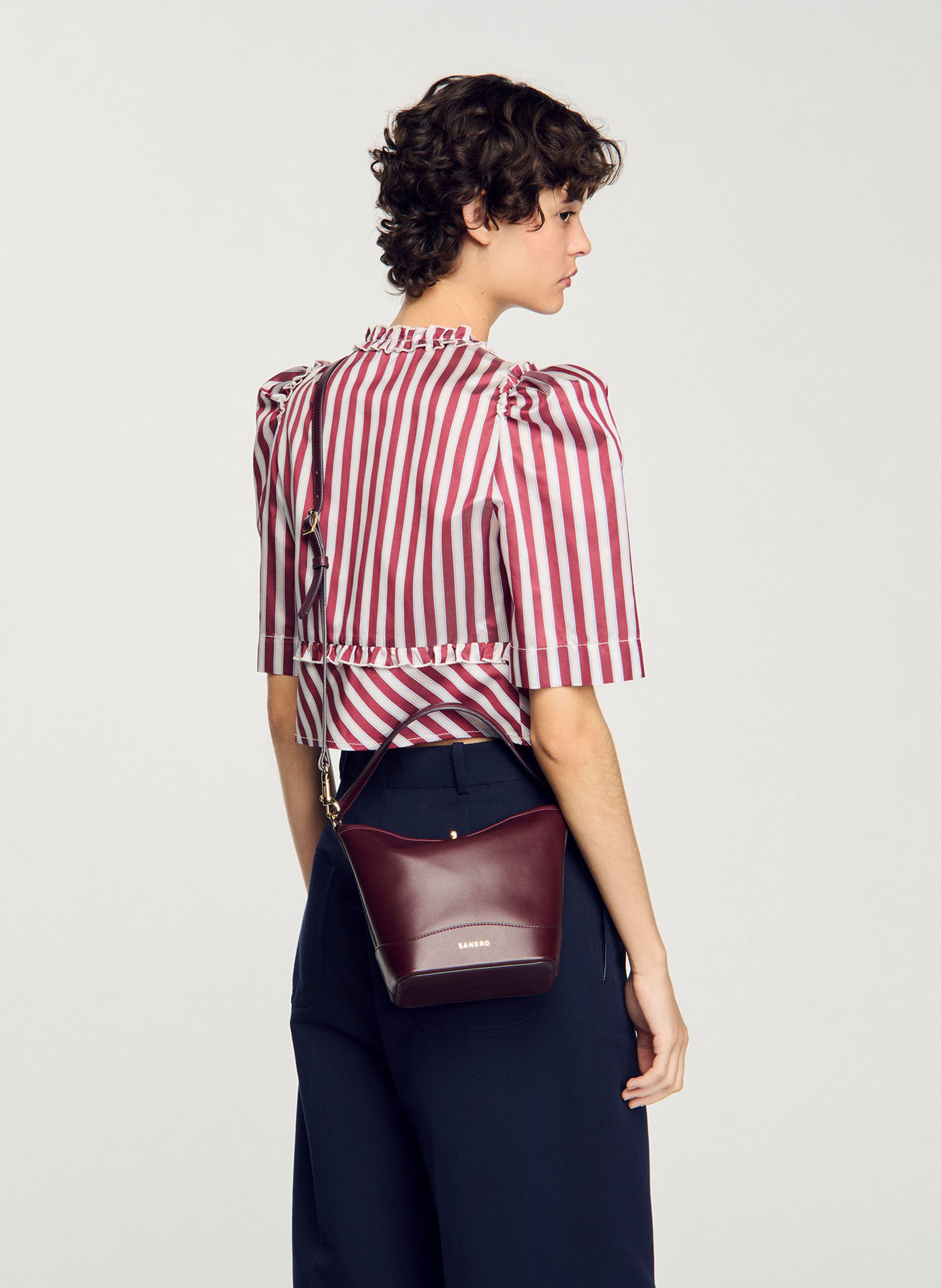 Petit sac seau bandoulière en cuir SANDRO Rouge