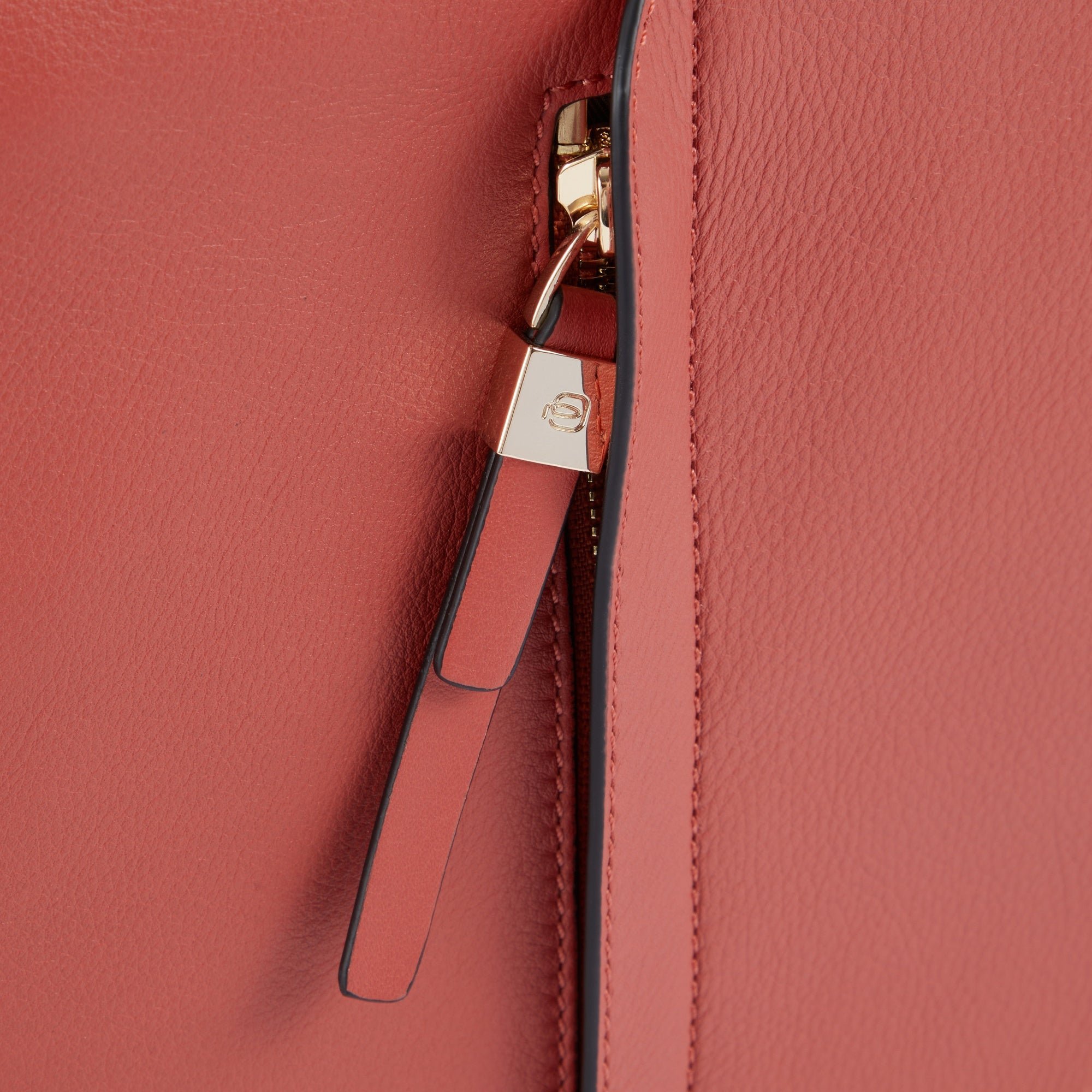 Leather messenger bag PIQUADRO Orange