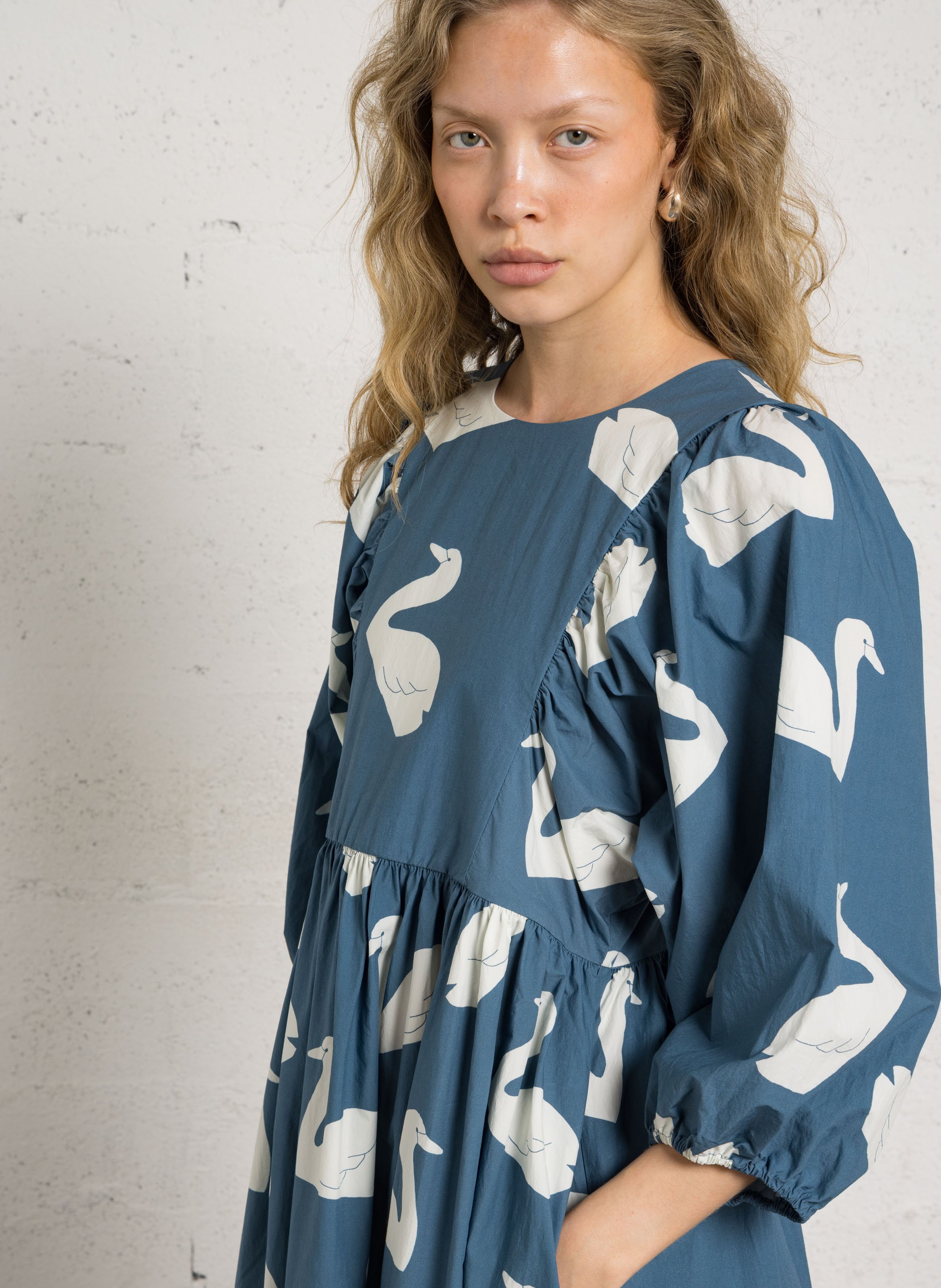 Bedrucktes Baumwoll-Maxikleid mit Rundhalsausschnitt THE TINY BIG SISTER Beige